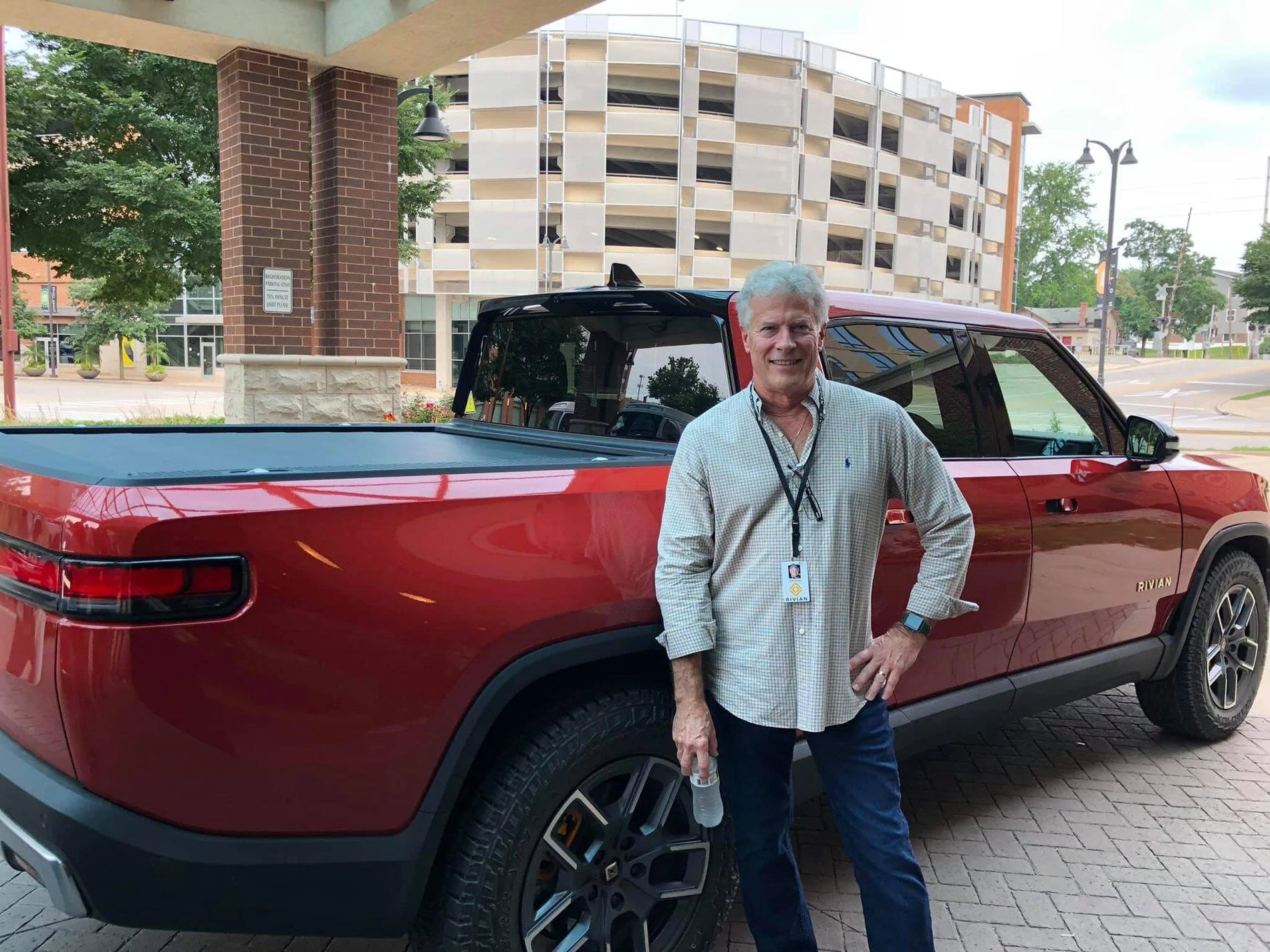 Rivian R1T R1S RED CANYON Rivian Photos Red Canyon R1T Pickup Pics 2