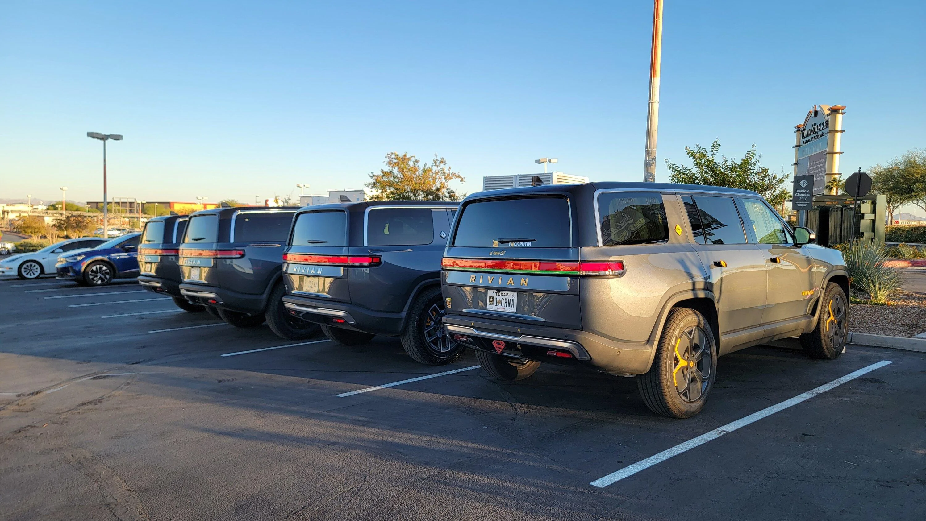 Rivian R1T R1S El CAP GRANITE Rivian Photos 20231018_172030