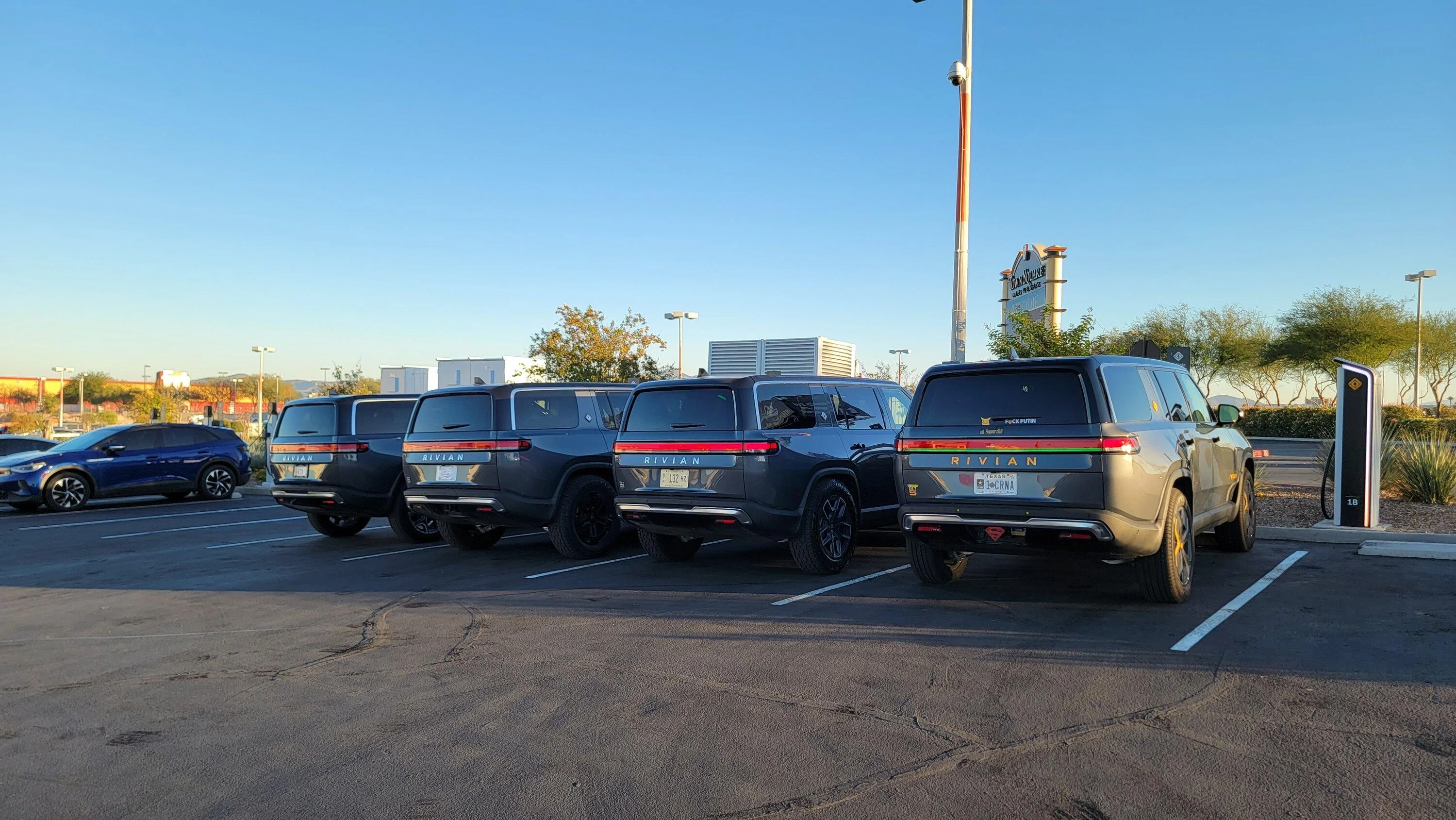 Rivian R1T R1S El CAP GRANITE Rivian Photos 20231018_172043