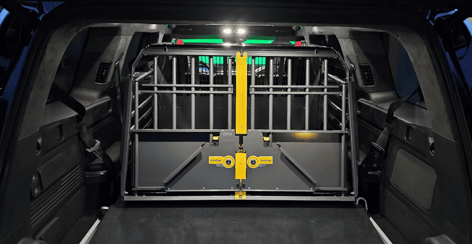 Rivian R1T R1S Dogs and Rivians ? 1697853816097