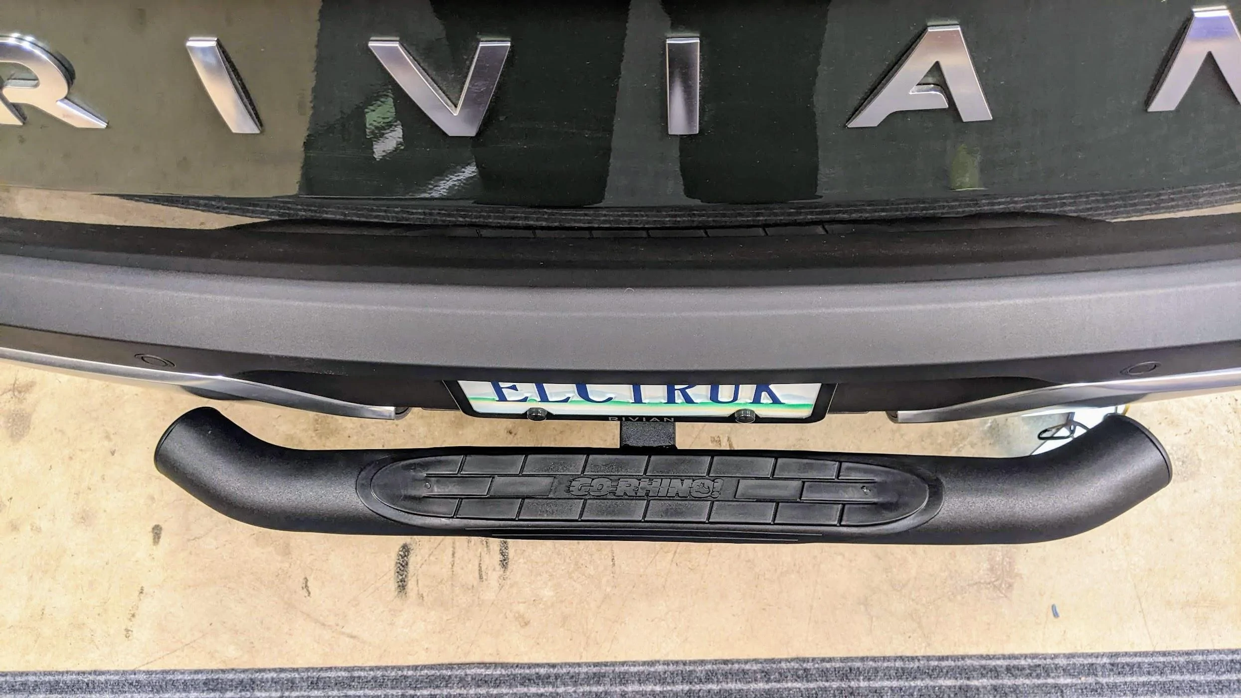 Rivian R1T R1S Go Rhino Universal Hitch Step for 2" Receivers (accessory) installed review & photos 1697908552383