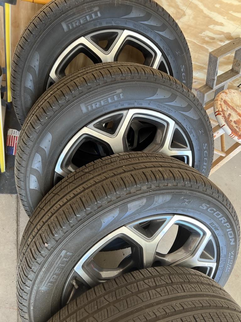 Rivian R1T R1S 21" Road Wheel Set For Sale B8EDA3AC-0D28-4C7B-84E0-3836CBD34B7B_1_105_c