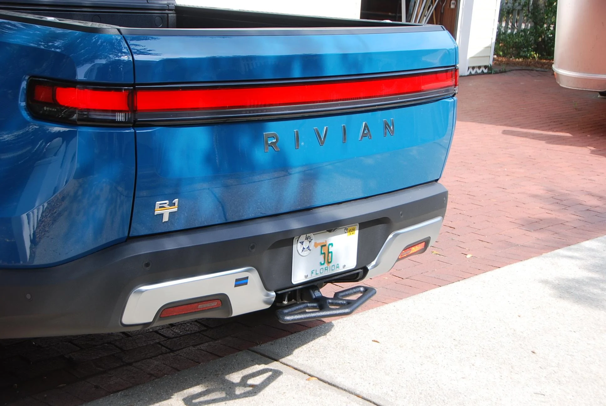 Rivian R1T R1S Go Rhino Universal Hitch Step for 2" Receivers (accessory) installed review & photos DSC_0009