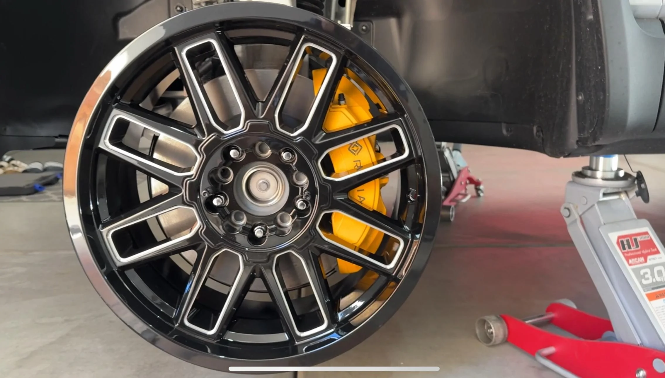 Rivian R1T R1S Looking for compatible wheels for an R1S IMG_0132