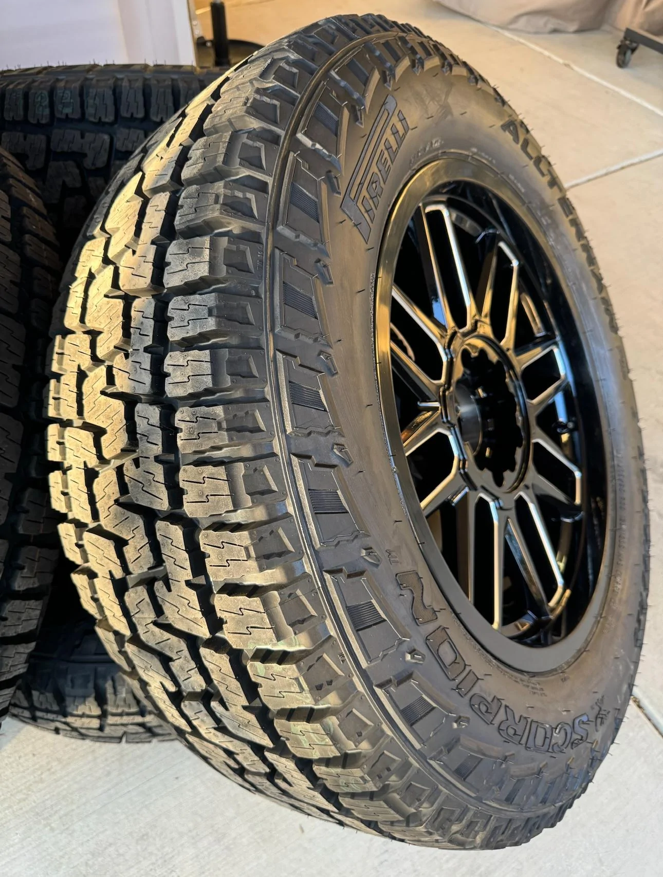 Rivian R1T R1S Looking for compatible wheels for an R1S IMG_0134