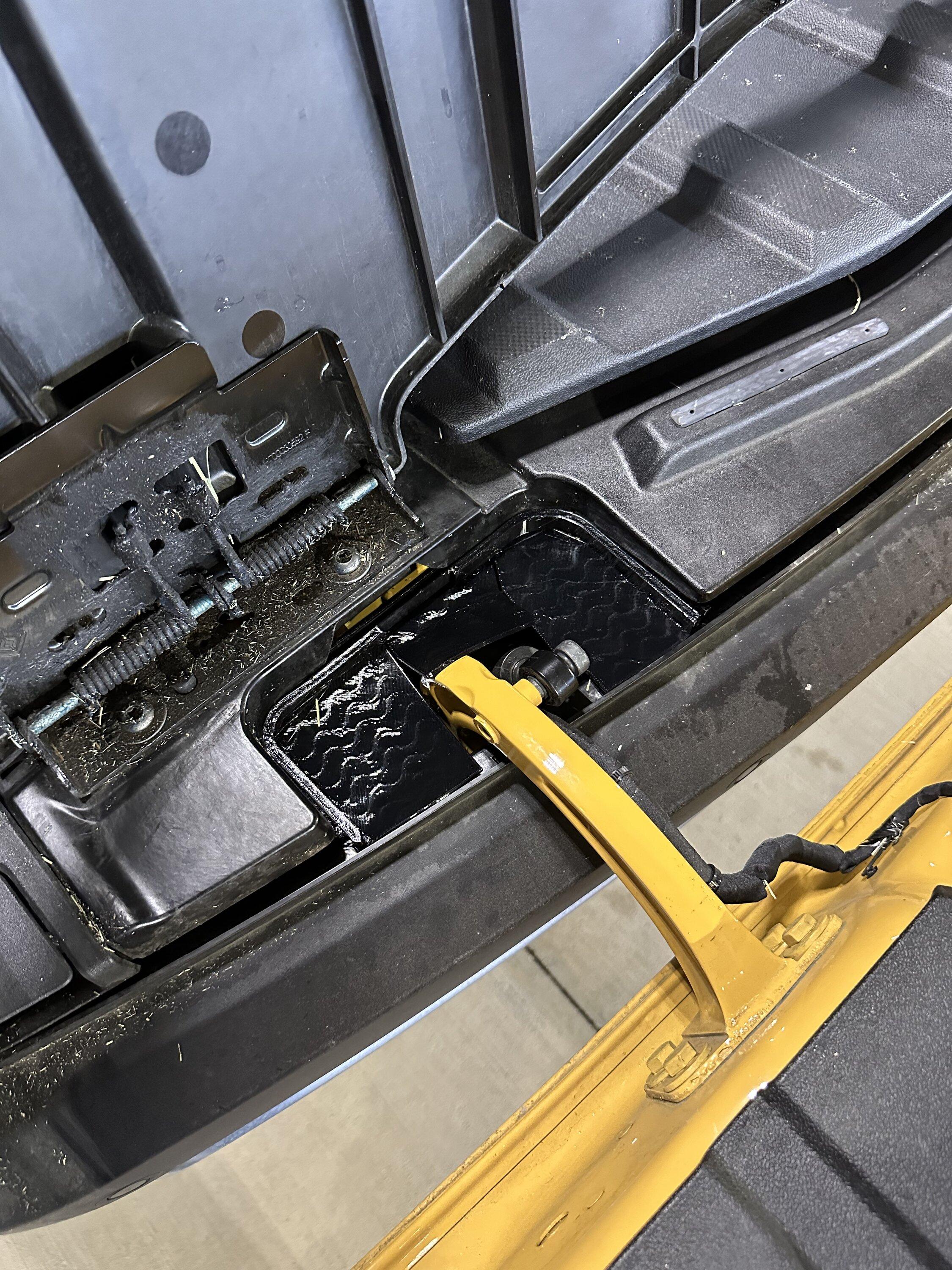 Rivian R1T R1S R1T Tailgate Abyss Cover! tempImagecvZNo5