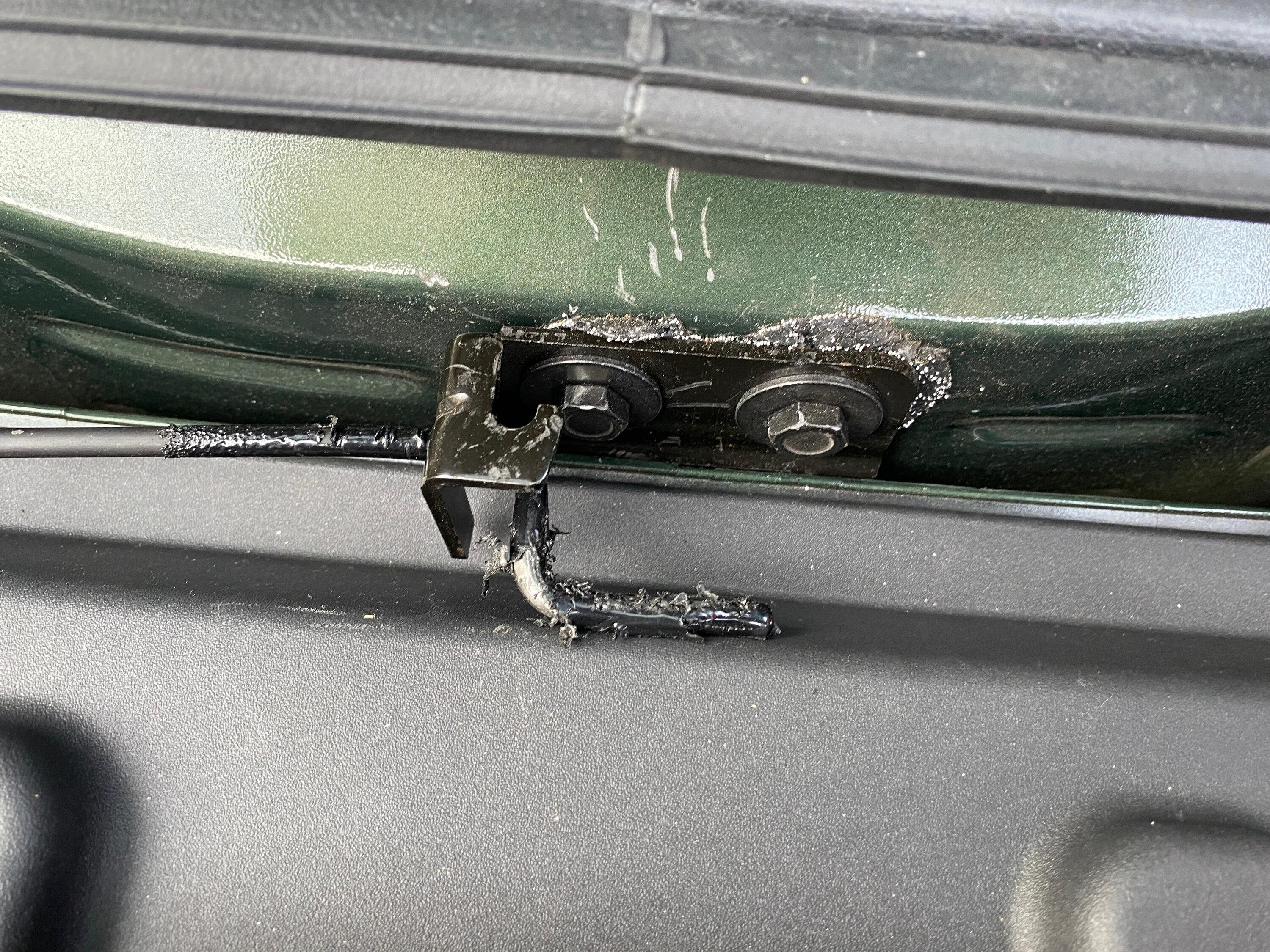 Rivian R1T R1S Torsion bar under tailgate flap before2