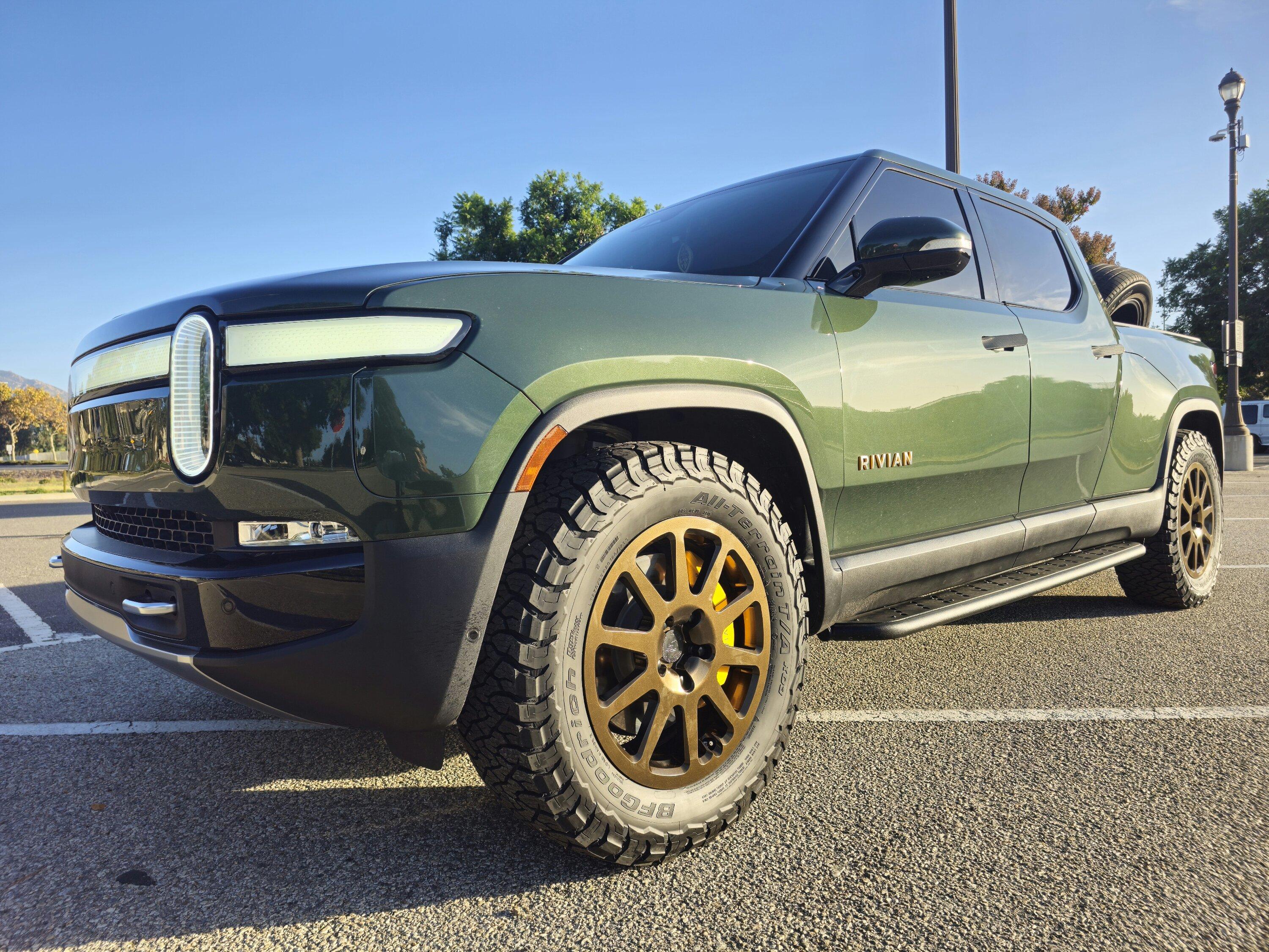 Rivian R1T R1S KO3 tires installed on Rivian R1T! 20231026_231204