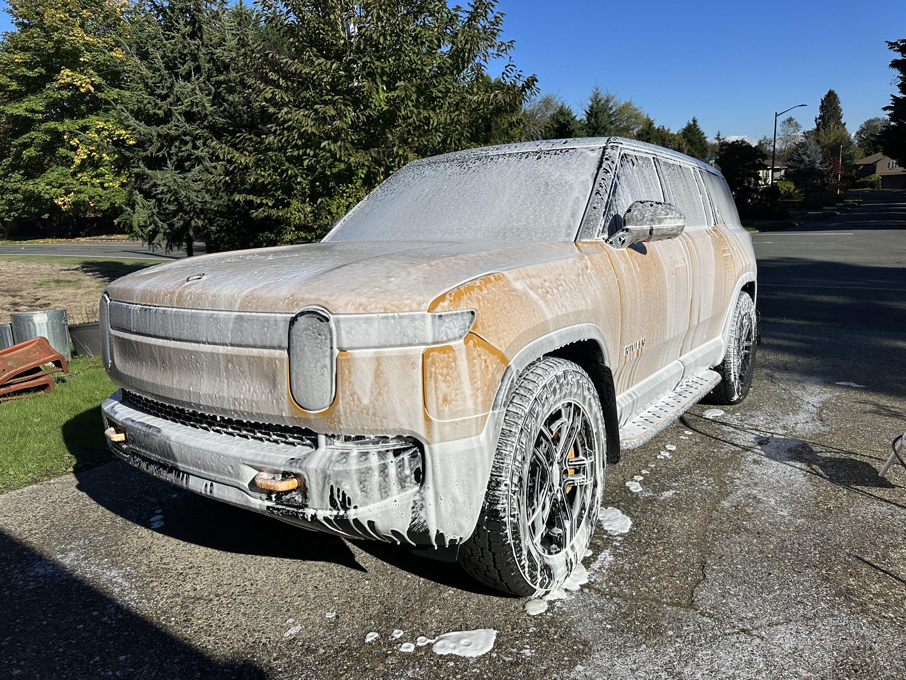 Rivian R1T R1S ? COMPASS YELLOW R1S  Photos IMG_0582