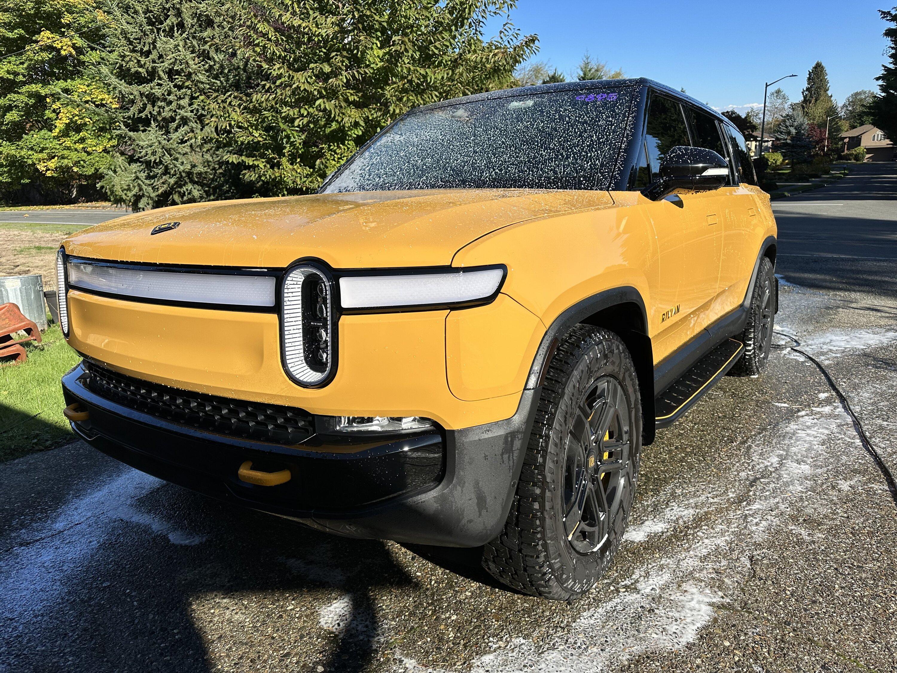 Rivian R1T R1S ? COMPASS YELLOW R1S  Photos IMG_0585
