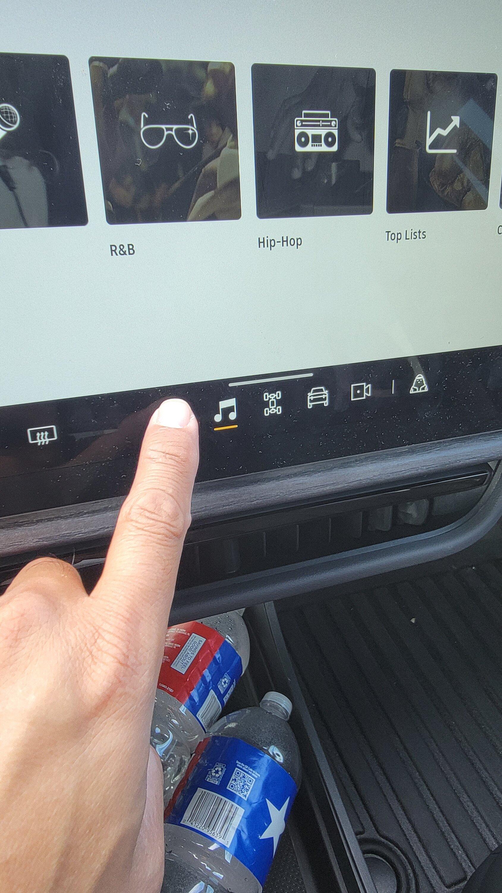Rivian R1T R1S Scrolling through screen options? 16985256010722036330628356417563