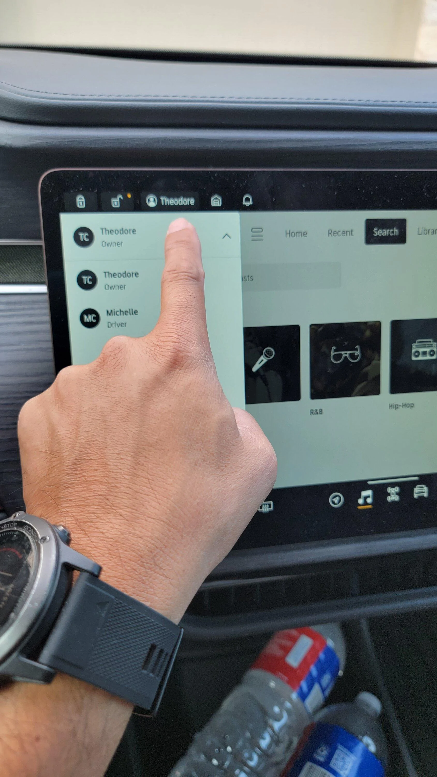 Rivian R1T R1S Scrolling through screen options? 16985256545494572242980560788575