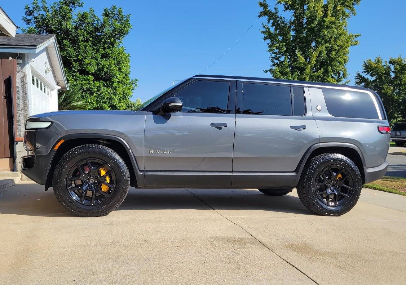 Rivian R1T R1S El CAP GRANITE Rivian Photos 20231028_143754