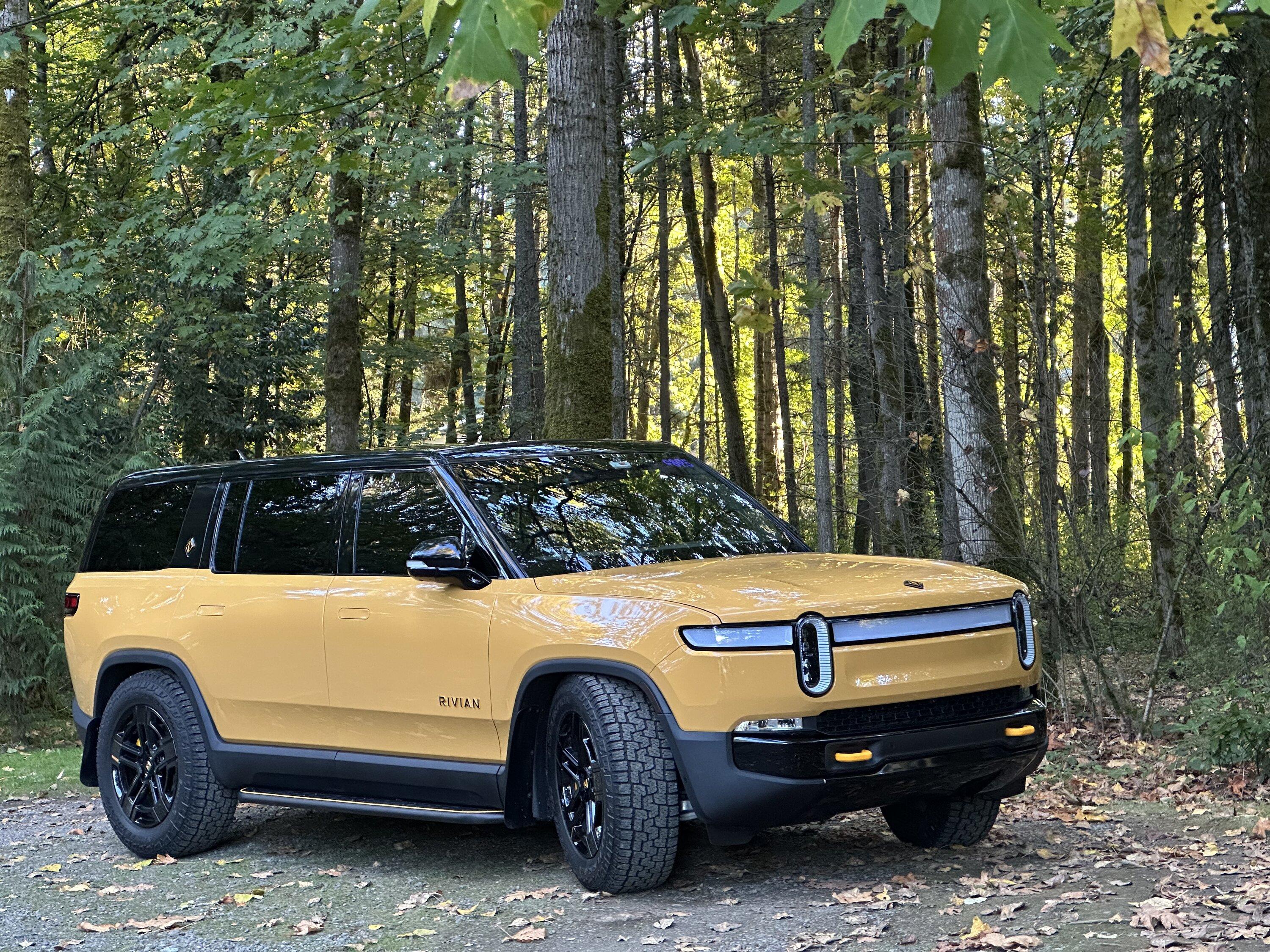 Rivian R1T R1S ? COMPASS YELLOW R1S  Photos IMG_0622