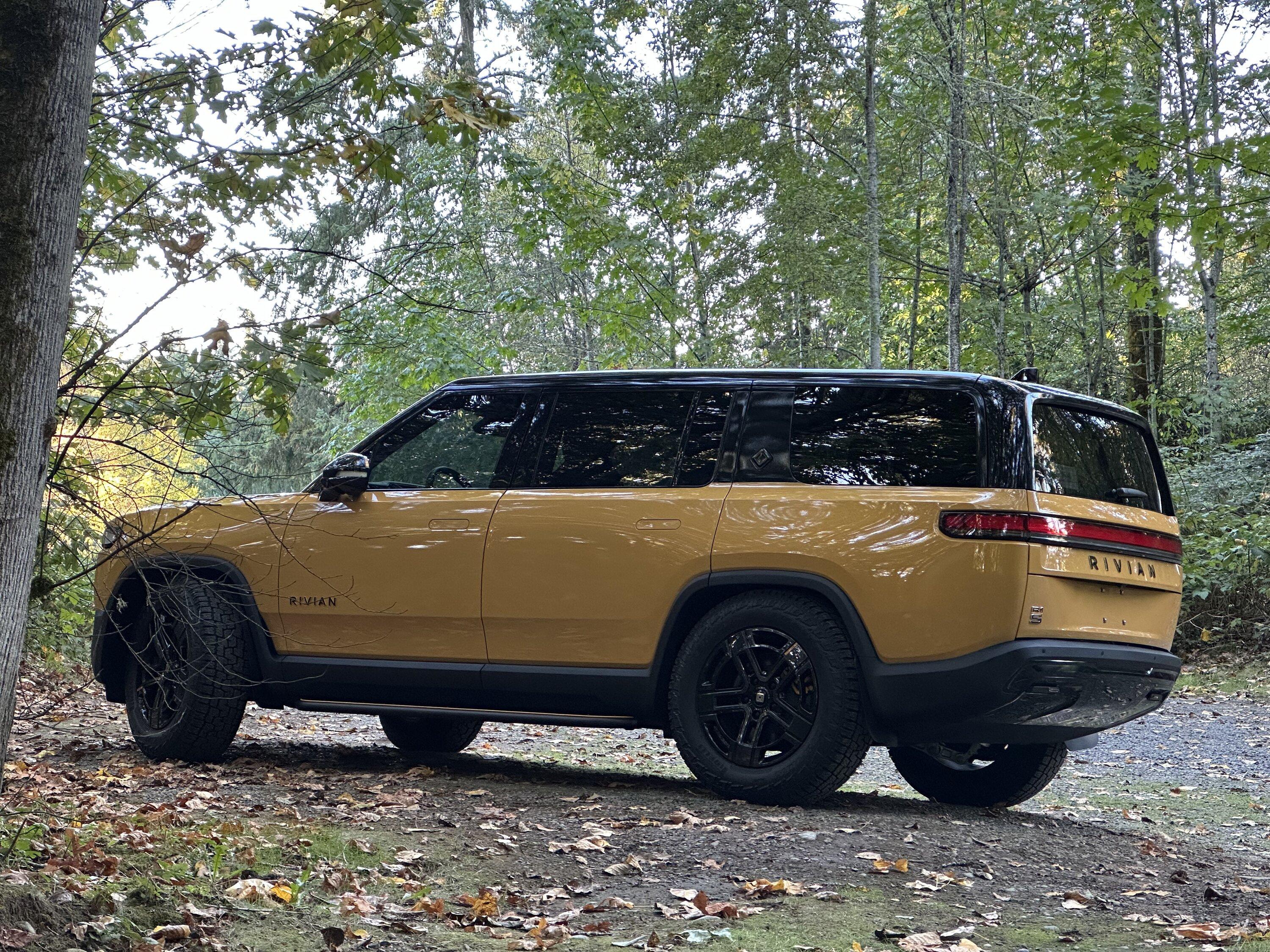 Rivian R1T R1S ? COMPASS YELLOW R1S  Photos IMG_0600