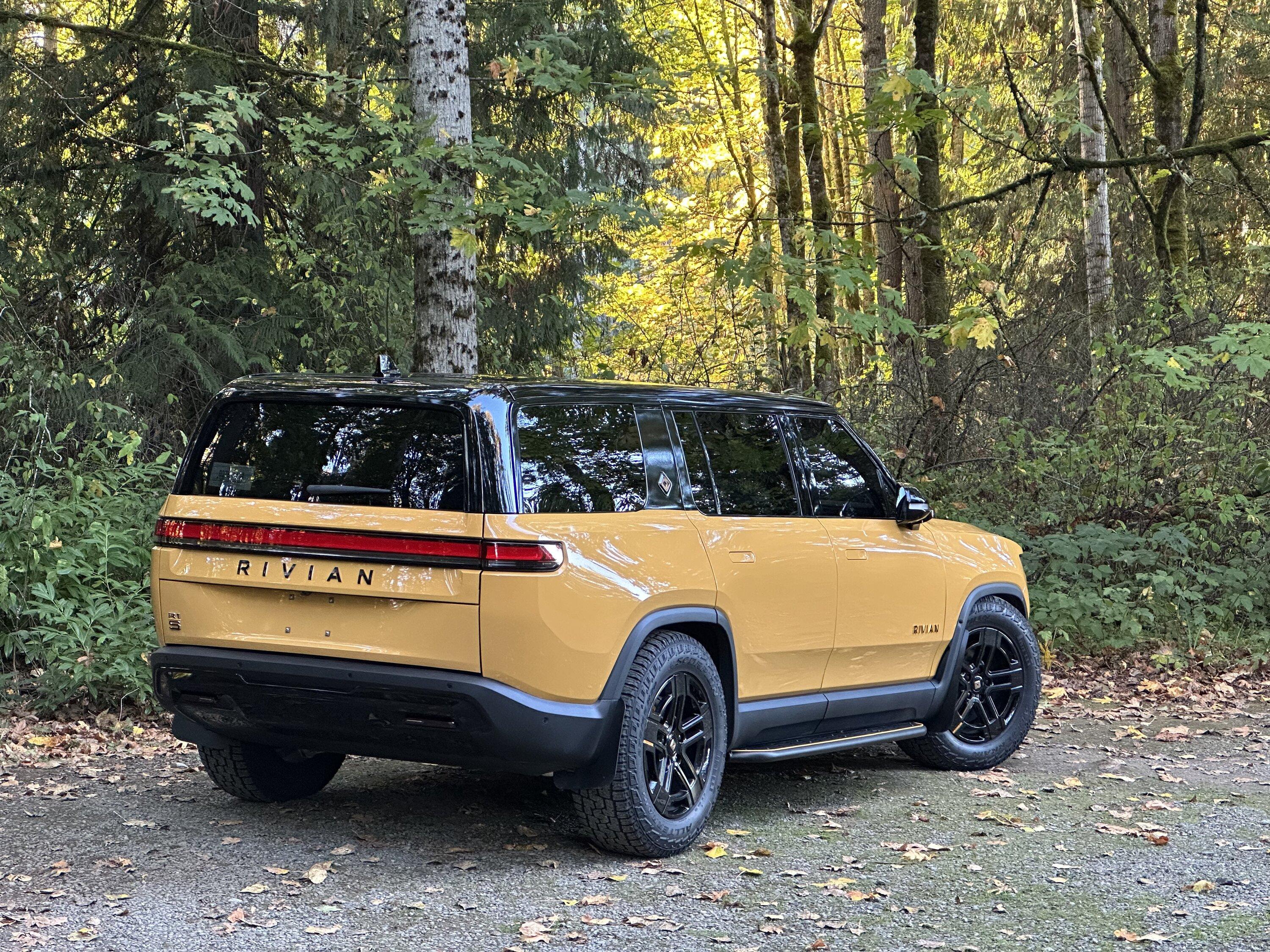 Rivian R1T R1S ? COMPASS YELLOW R1S  Photos IMG_0610