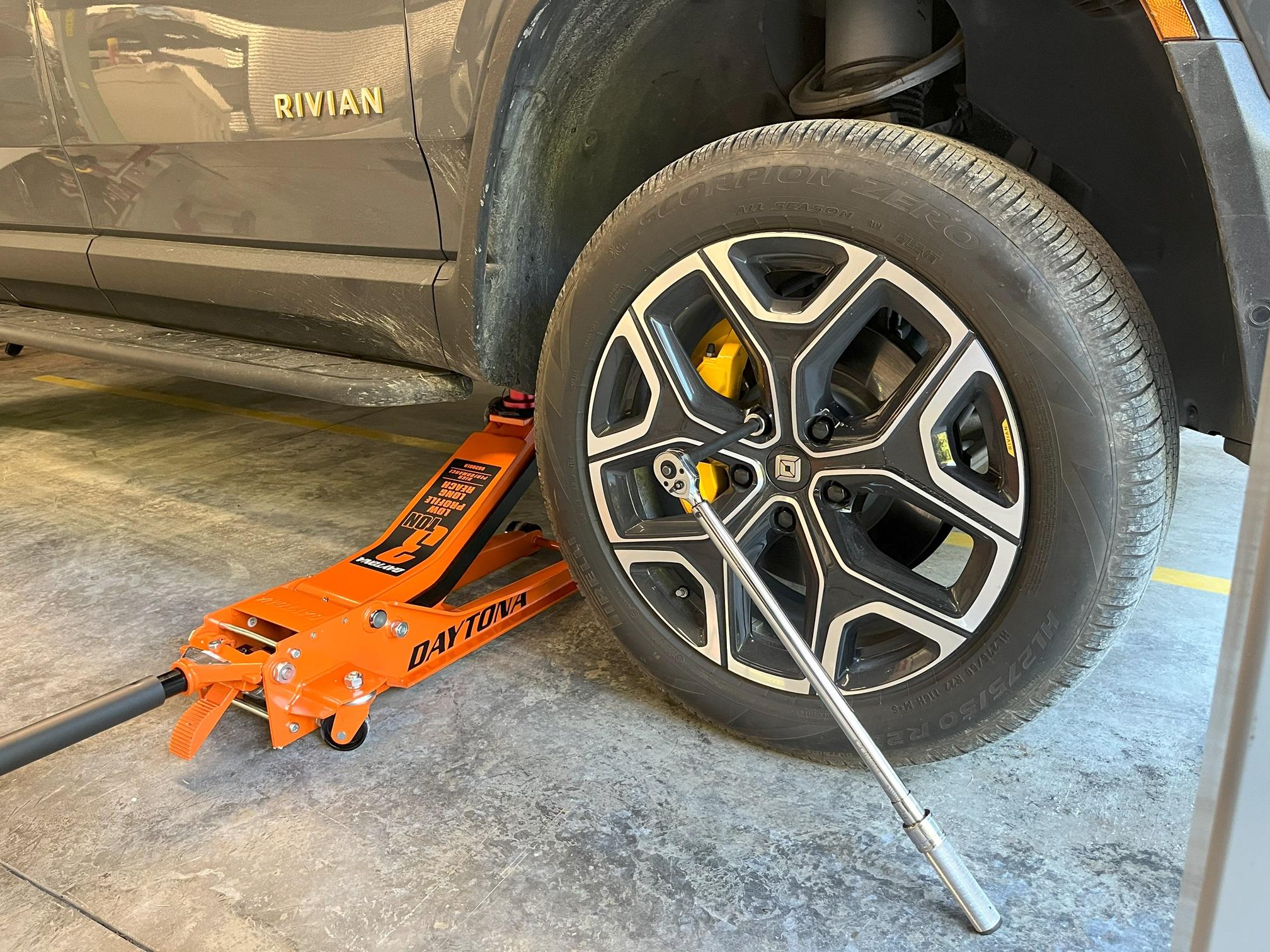 Rivian R1T R1S A less painful DIY wheel swap / tire rotate rivian_rotate1