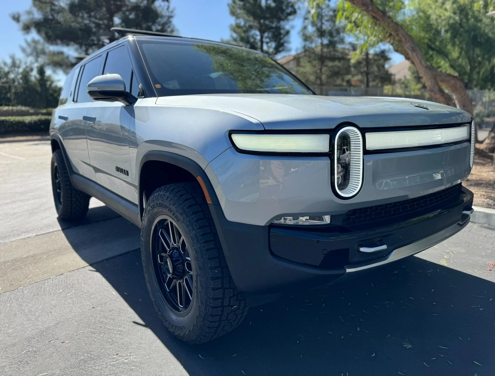 Rivian R1T R1S Looking for compatible wheels for an R1S IMG_0205