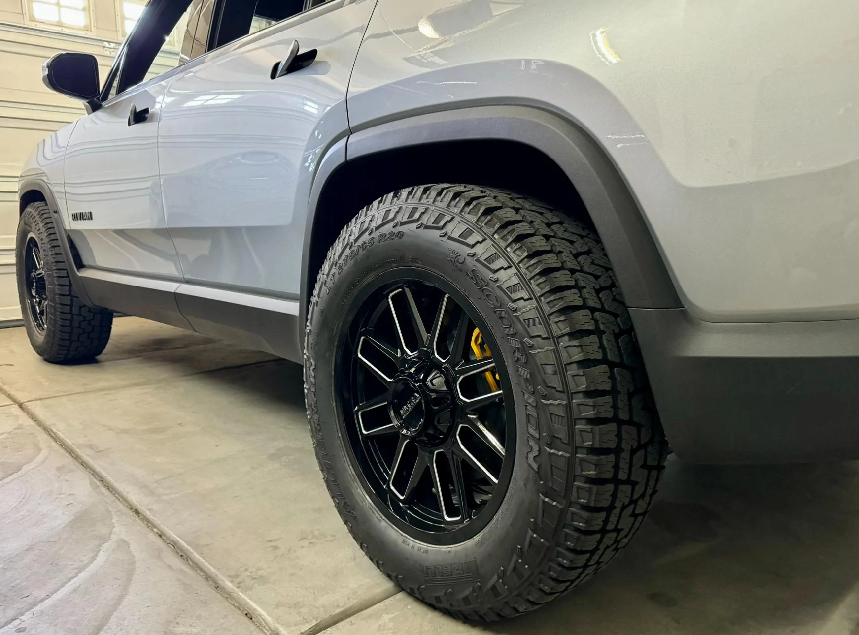 Rivian R1T R1S Looking for compatible wheels for an R1S IMG_0204