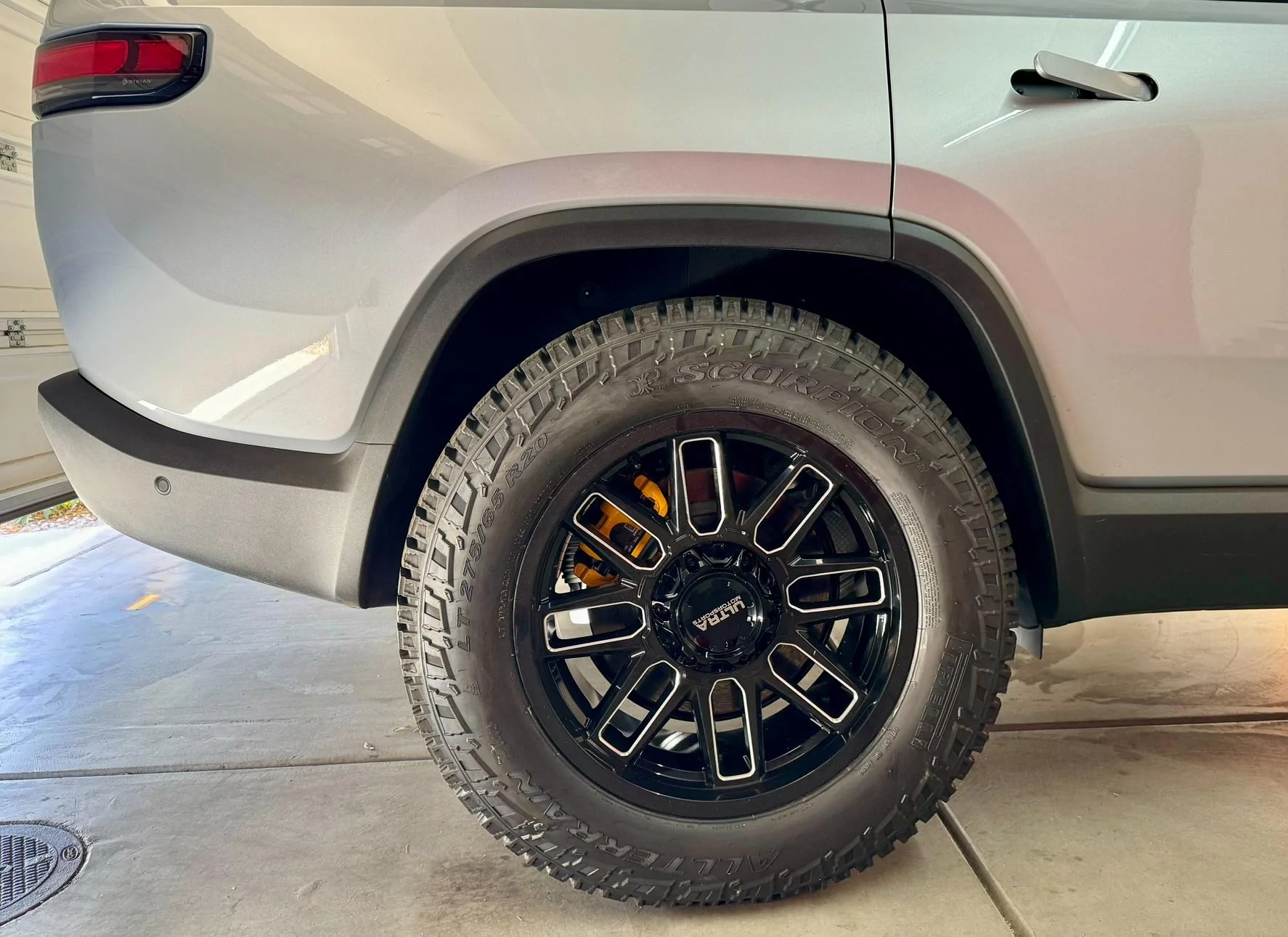 Rivian R1T R1S Looking for compatible wheels for an R1S IMG_0210