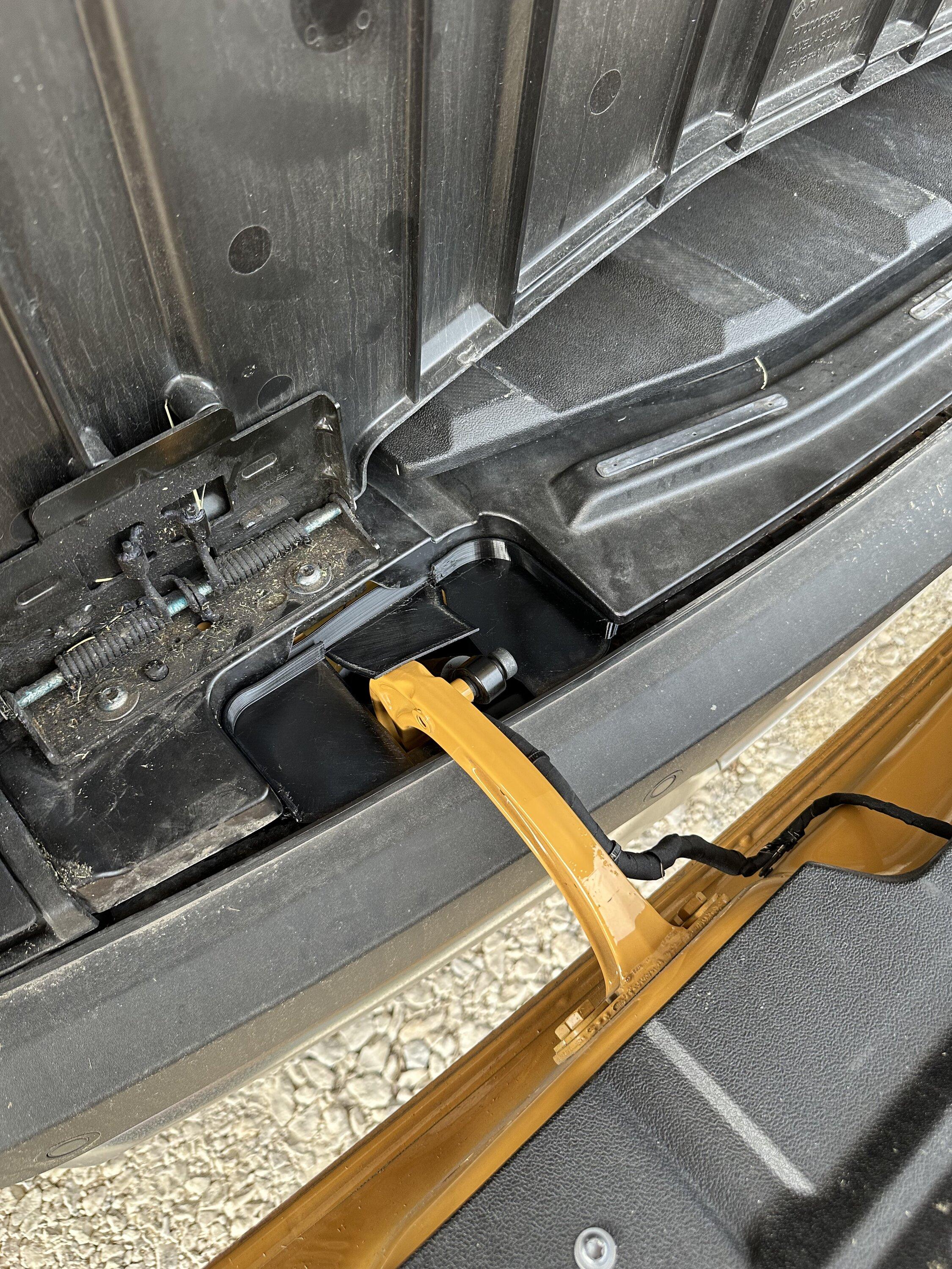 Rivian R1T R1S R1T Tailgate Abyss Cover! tempImageSTmQUf