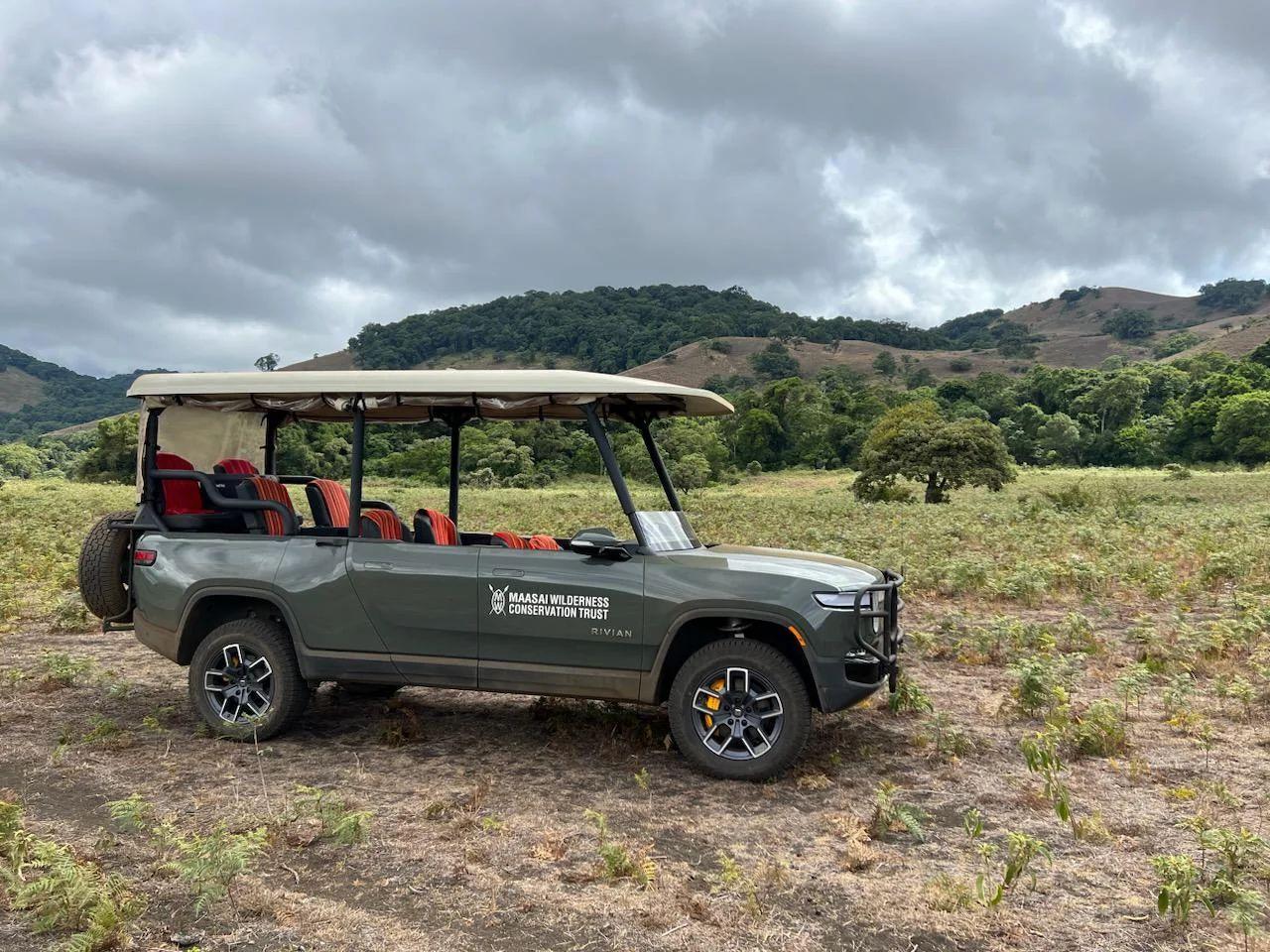 Rivian R1T R1S Poll: Operational Sun Roof come-trasformo-rivian-africa-r1t-safari-8-posti-v3-647728