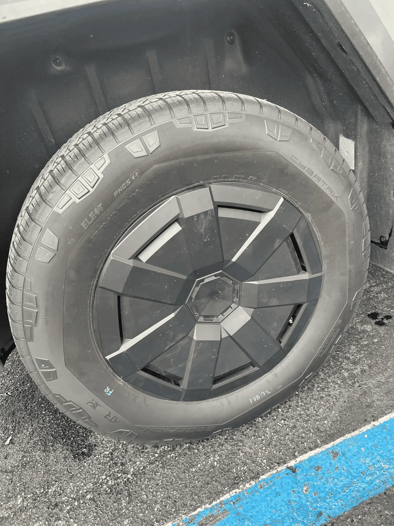 Rivian R1T R1S Inferred payload of Cybertruck 1699383308240
