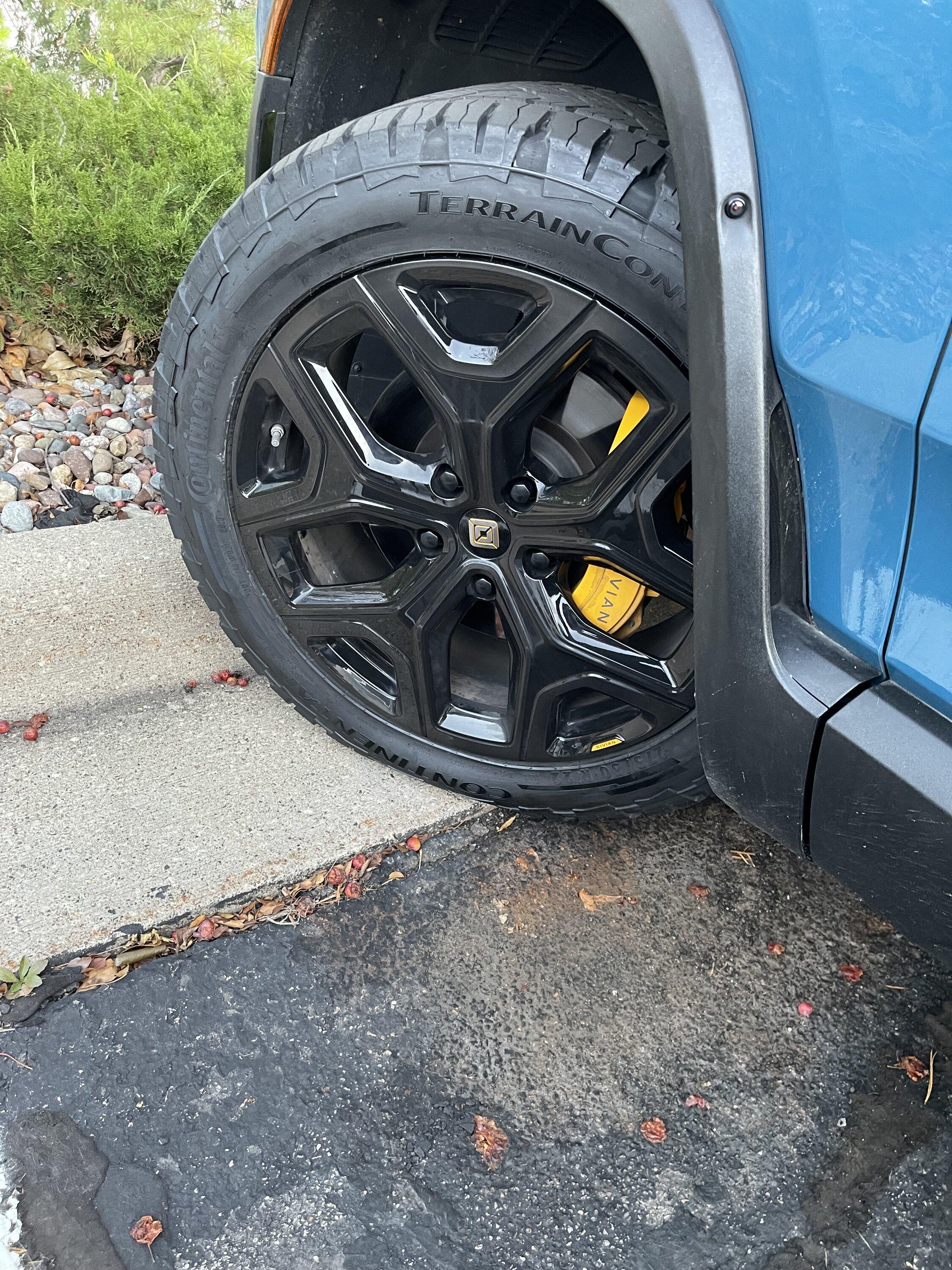 Rivian R1T R1S 22” Continental Terrain Contact A/T tires resulted in a negligible INCREASE in efficiency (2.07 mi/kwh) compared to OEM Pirellis (2.04 mi/kwh) IMG_3149