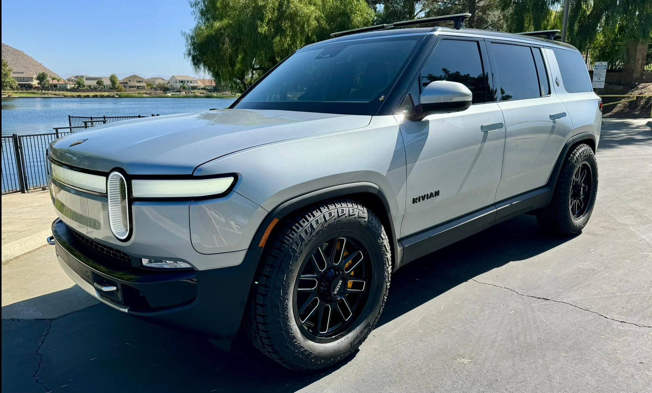 Rivian R1T R1S Rubbing issues with EV1 R800 wheels IMG_0208