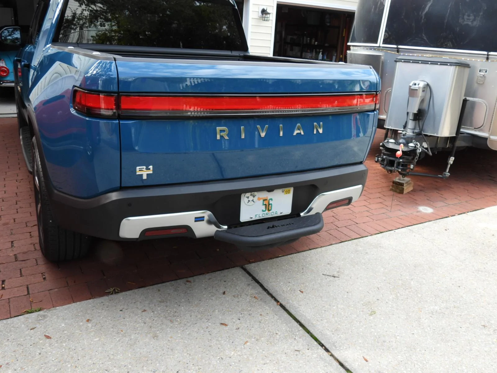 Rivian R1T R1S NiLight Hitch Receiver Step installed DSCN0106
