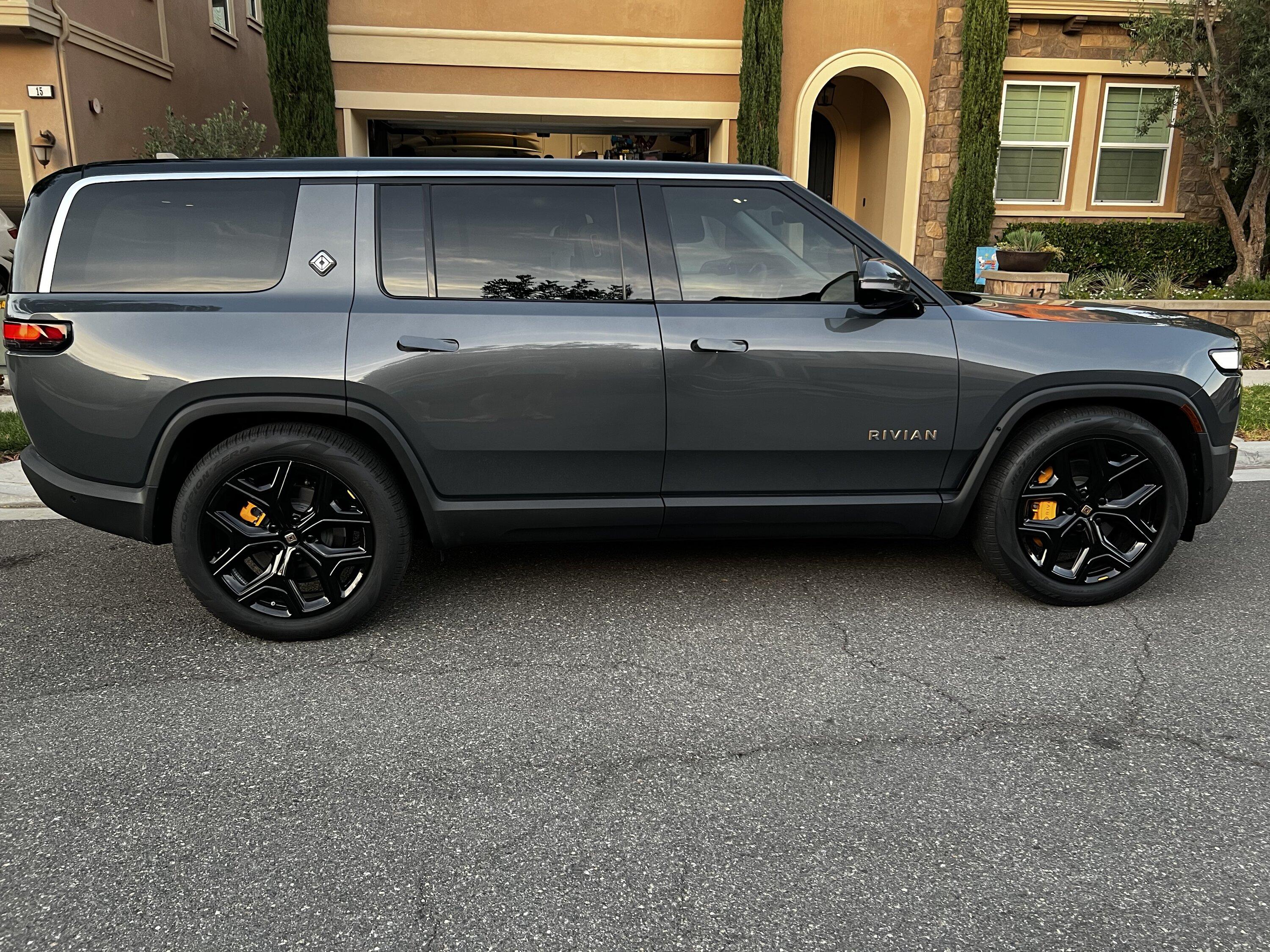Rivian R1T R1S TWRAPS 22” Wheel Vinyl Install IMG_3875