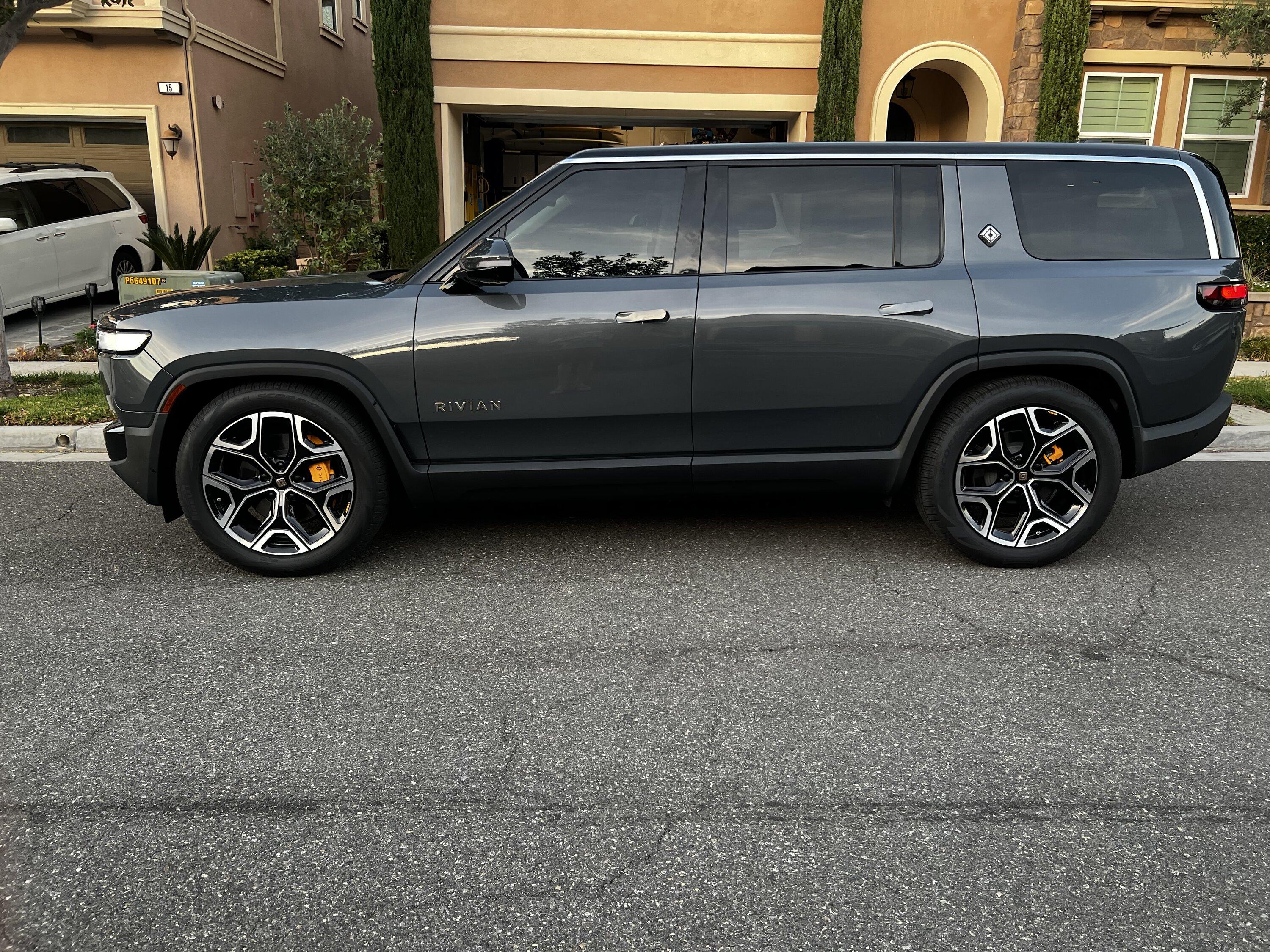 Rivian R1T R1S TWRAPS 22” Wheel Vinyl Install IMG_3873
