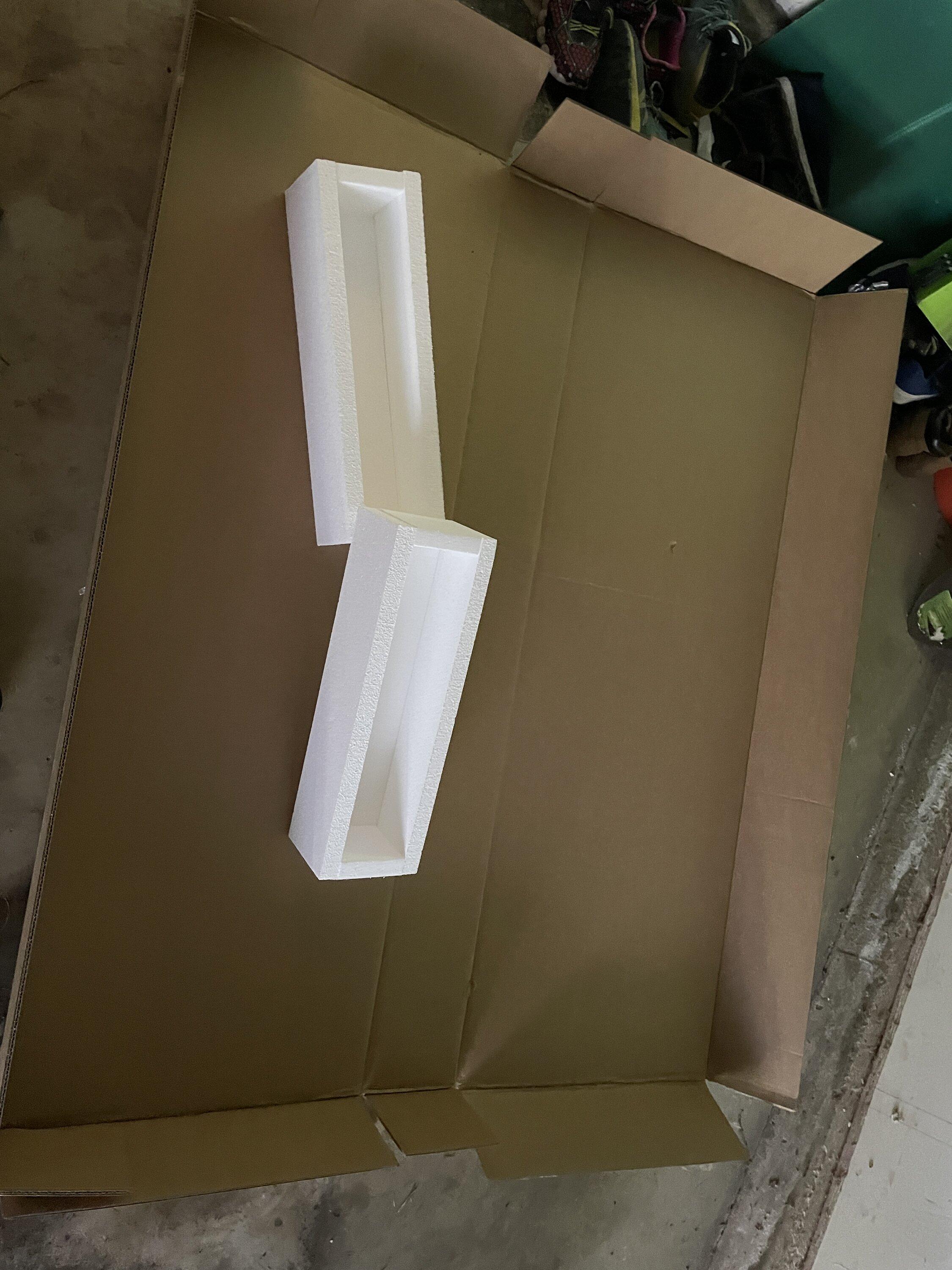 Rivian R1T R1S New Rivian tonneau cover delivery packaging has been upgraded (photo) IMG_4988