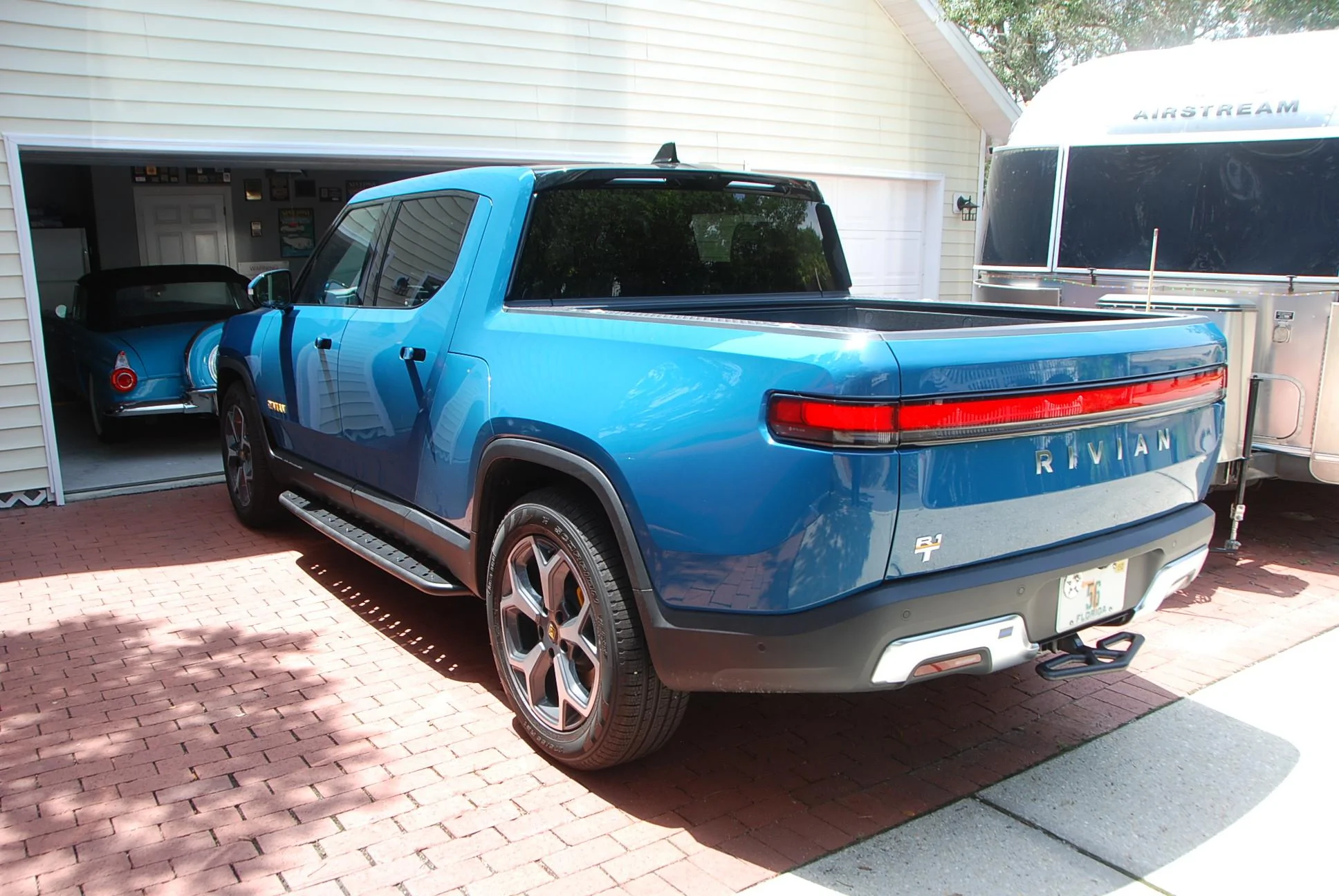 Rivian R1T R1S NiLight Hitch Receiver Step installed DSC_0038