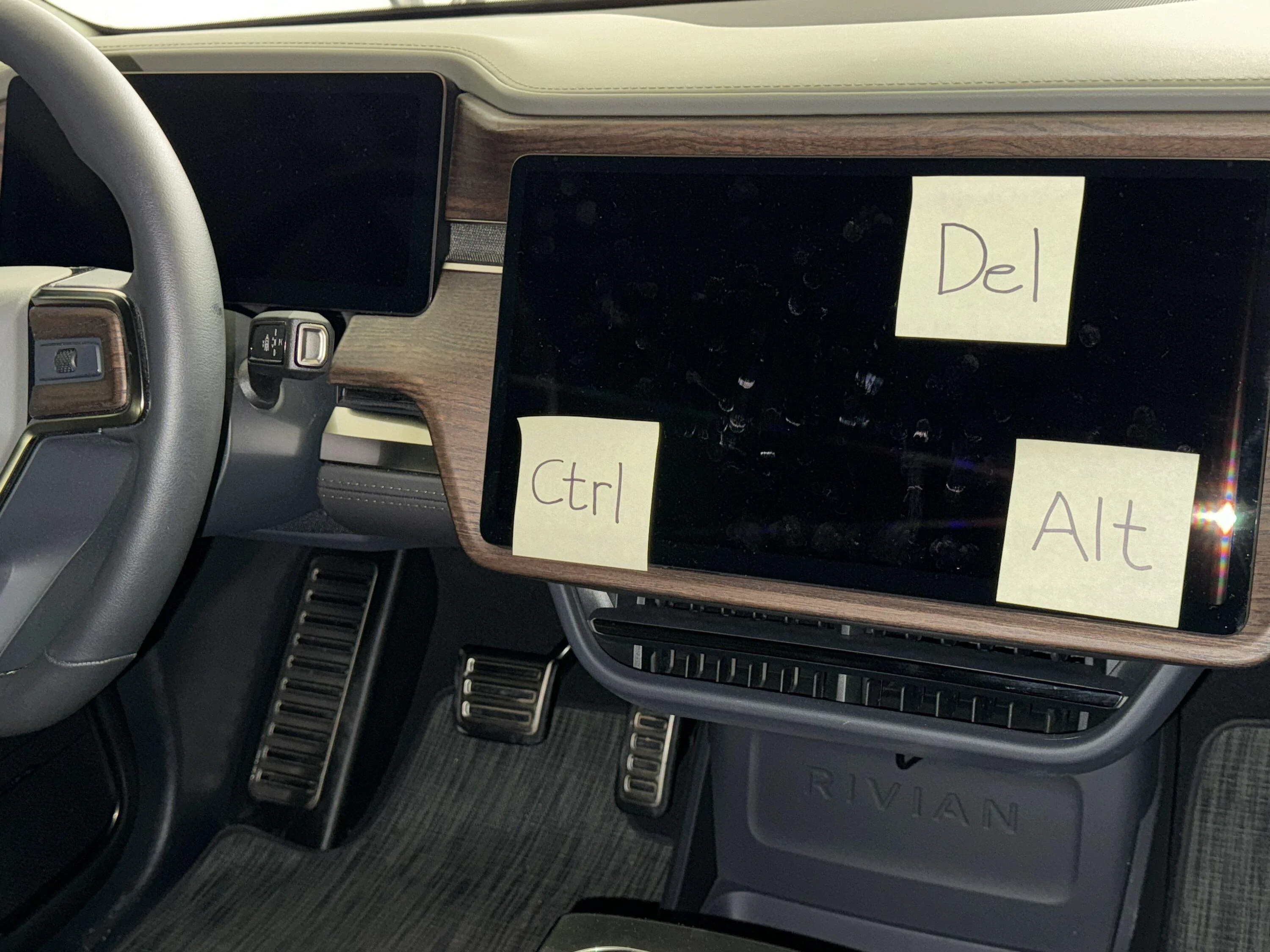 Rivian R1T R1S Software Update 2023.42.0 is out (⚠️ UPDATE: OTA fix rolling out today 11/15/23) IMG_7228