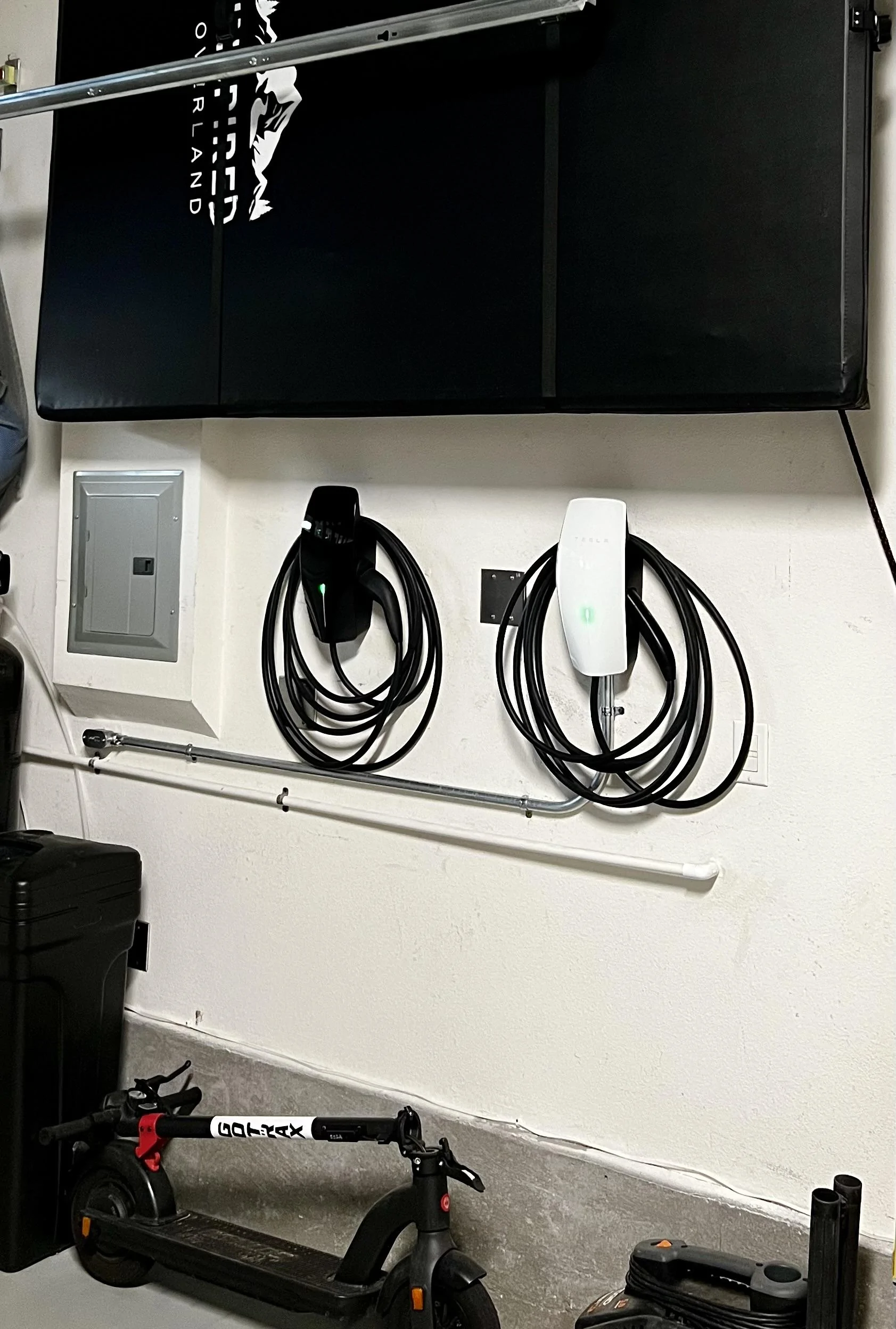 Rivian R1T R1S Rivian or another vendor wall charger? IMG_3847