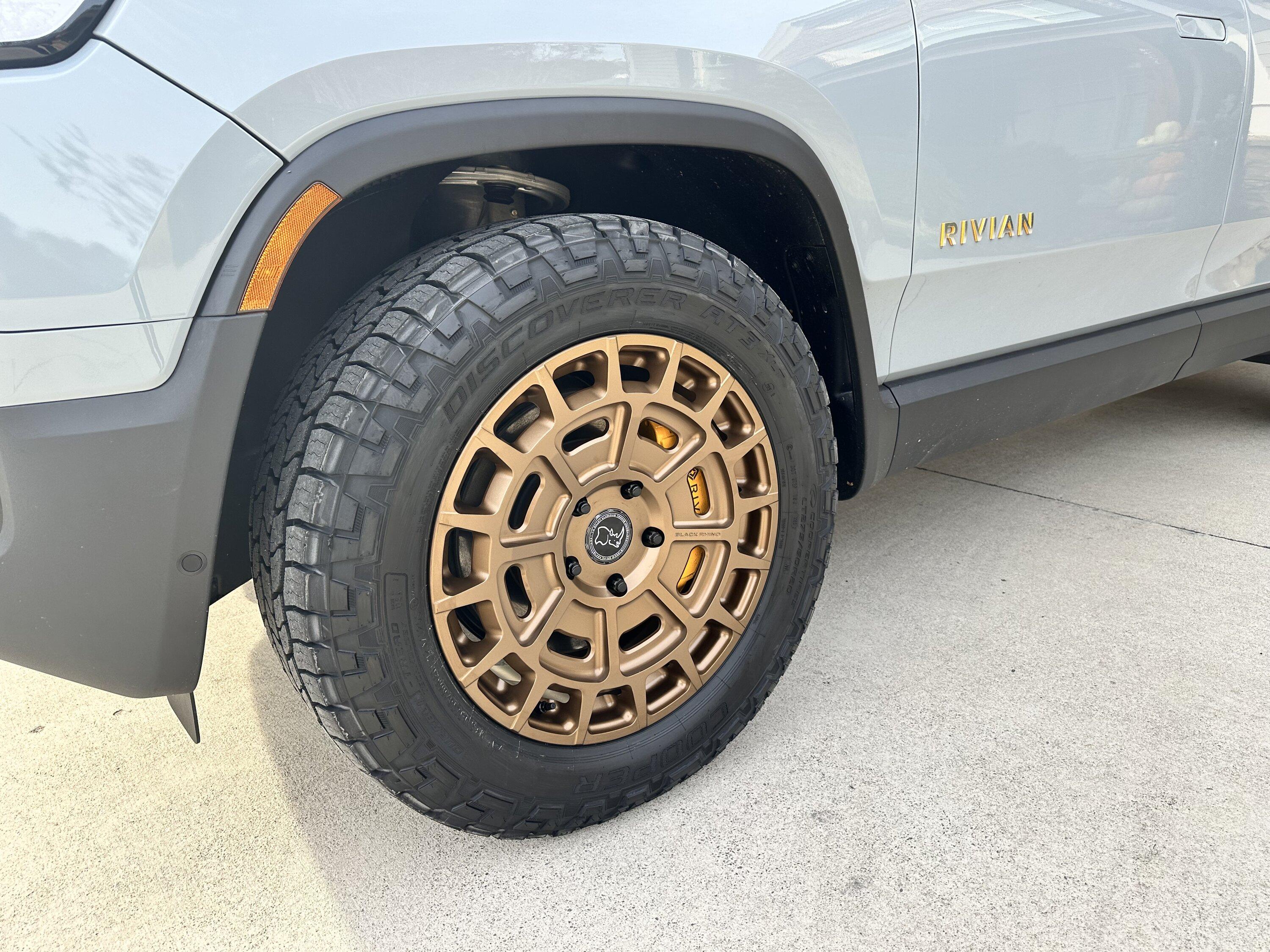 Rivian R1T R1S Black Rhino Voltaic 20" in Bronze on Limestone R1S 1700095124658