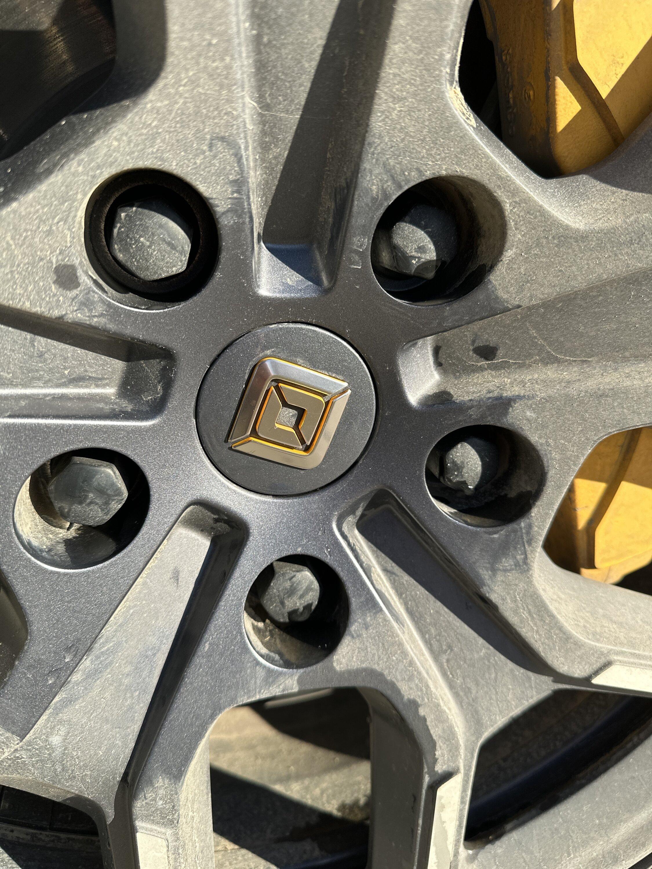 Rivian R1T R1S Are 21” and 20” center caps the same size? image