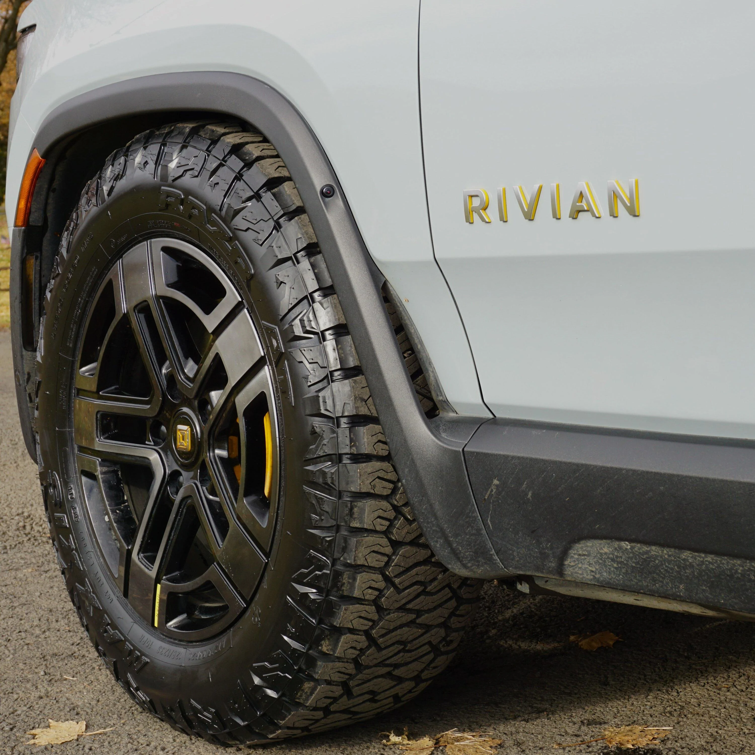 Rivian R1T R1S Anyone with Maxxis RAZR AT tires? razr-lo