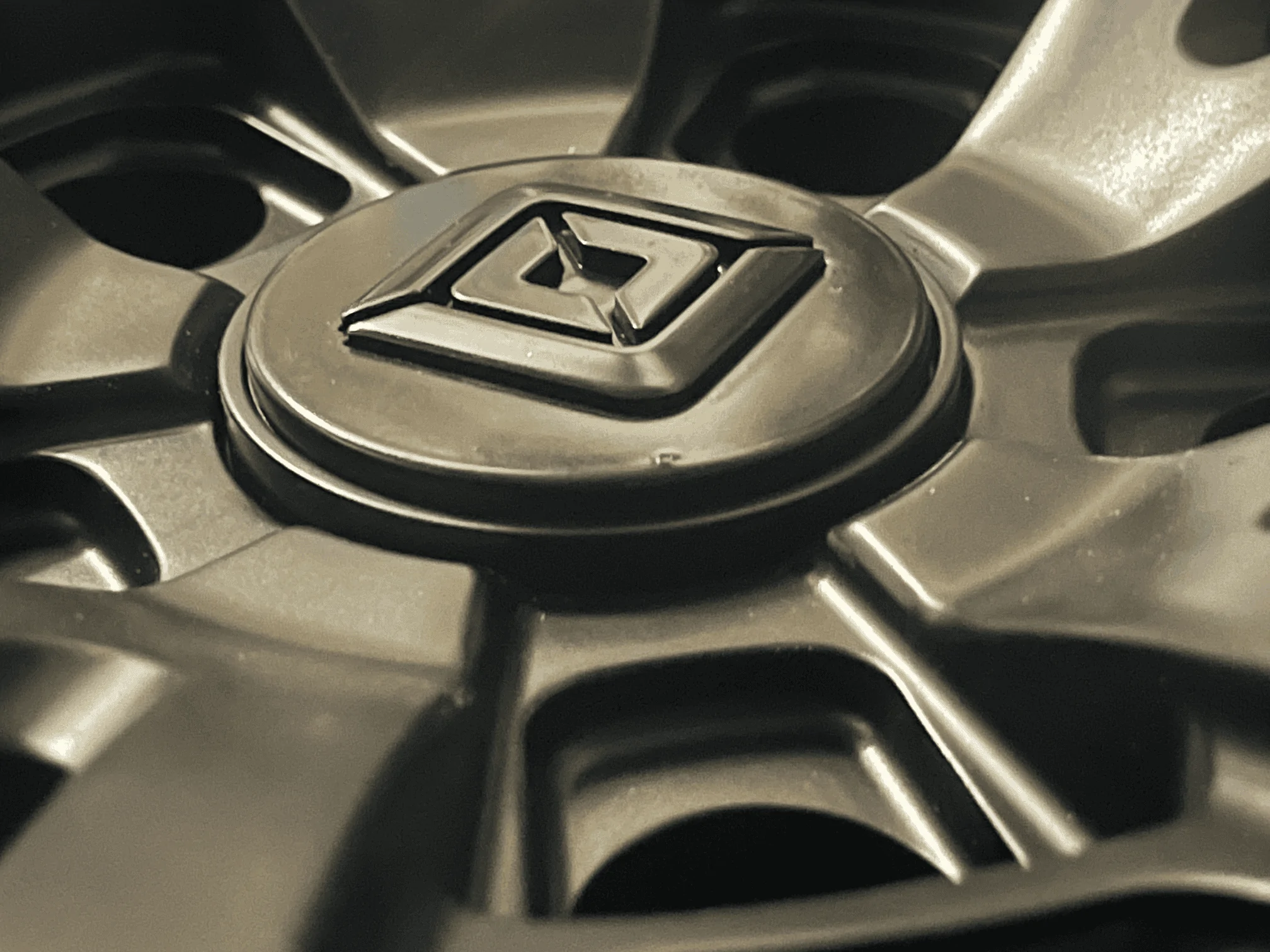 Rivian R1T R1S Project Midnight R1T AG's center cap solution