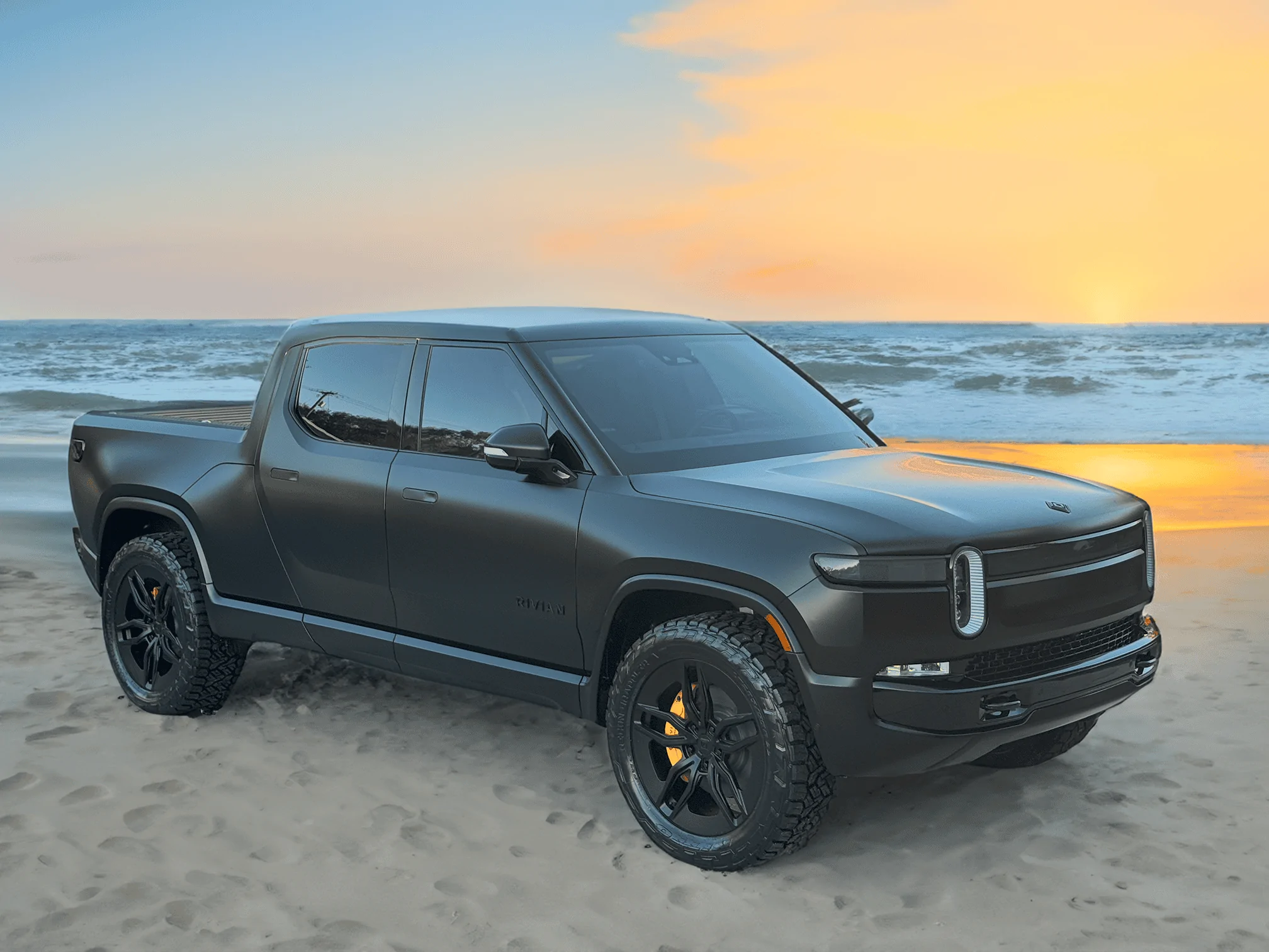 Rivian R1T R1S Project Midnight R1T Sandy beach 2 small