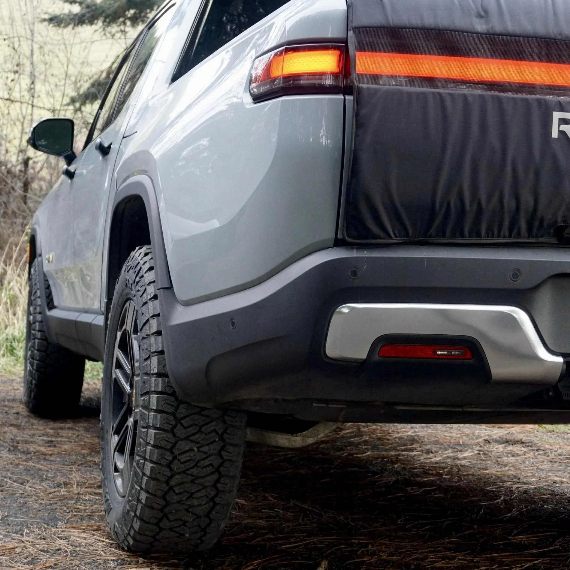Rivian R1T R1S Anyone with Maxxis RAZR AT tires? DSC05021