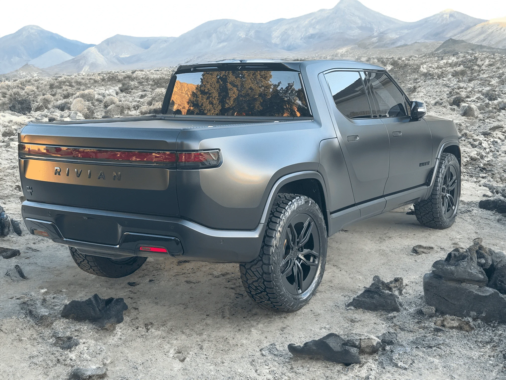 Rivian R1T R1S Project Midnight R1T arizona-desert-small-png