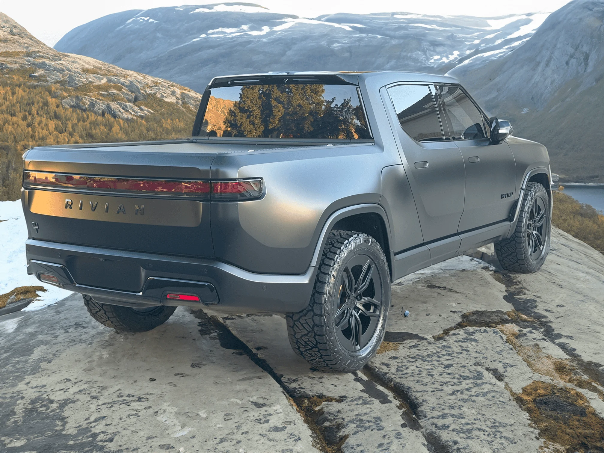 Rivian R1T R1S Project Midnight R1T norway-small-png