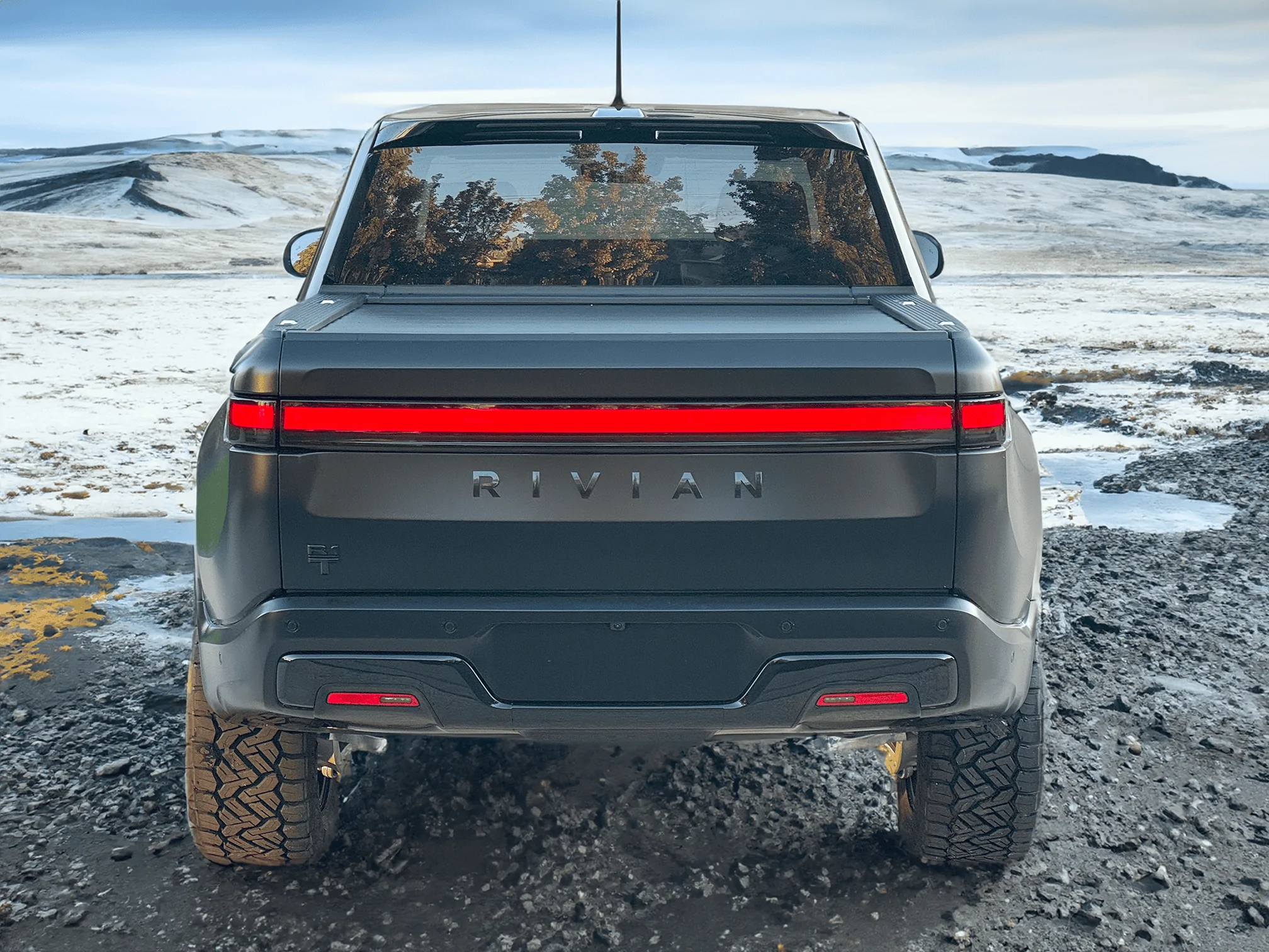 Rivian R1T R1S Project Midnight R1T rear-iceland-small-png