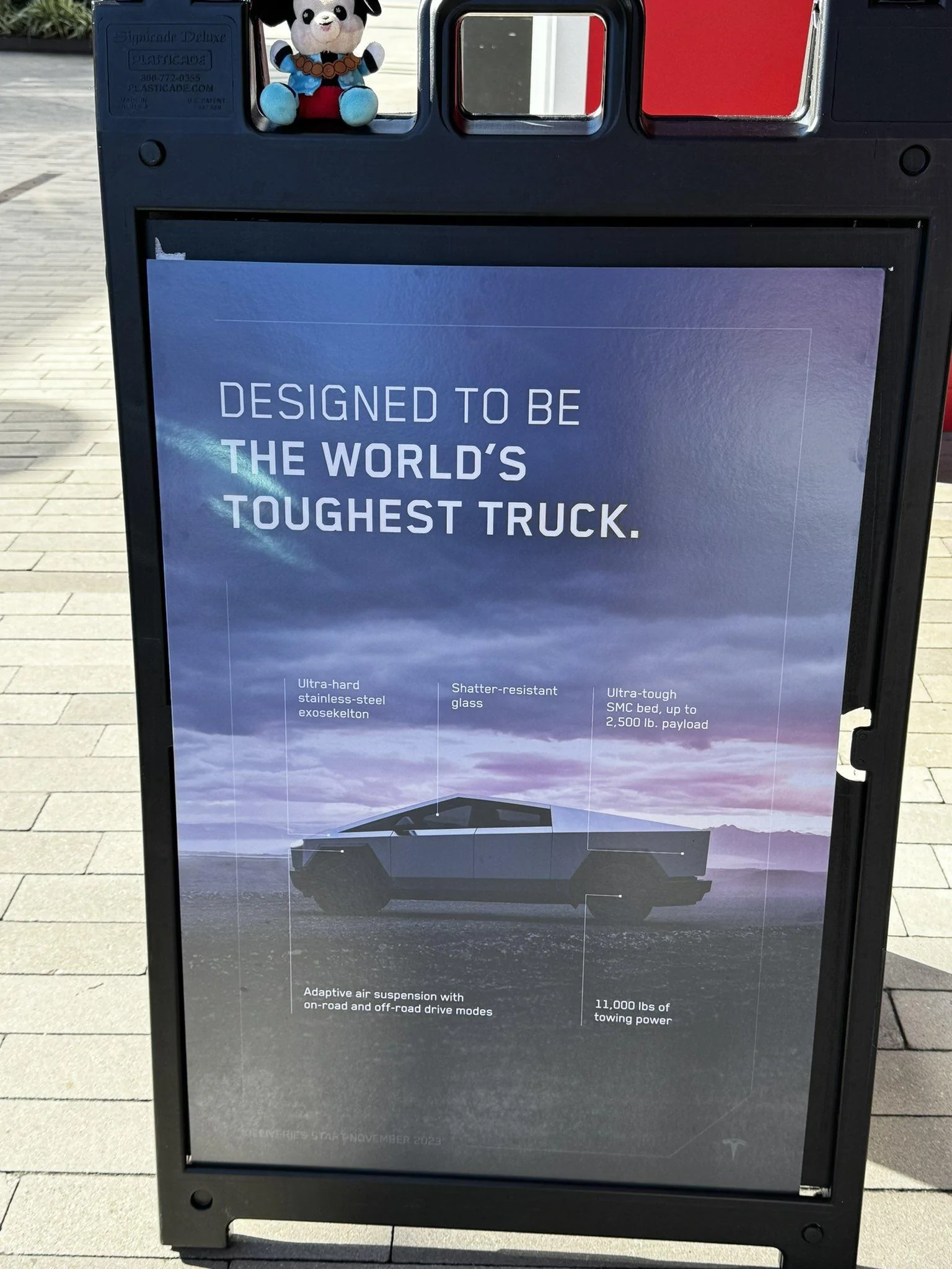 Rivian R1T R1S Cybertruck gets 11,000 lbs tow rating / 2,500 lbs payload (official) + "shatter-resistant glass" tesla cybertruck tow rating payload numbers