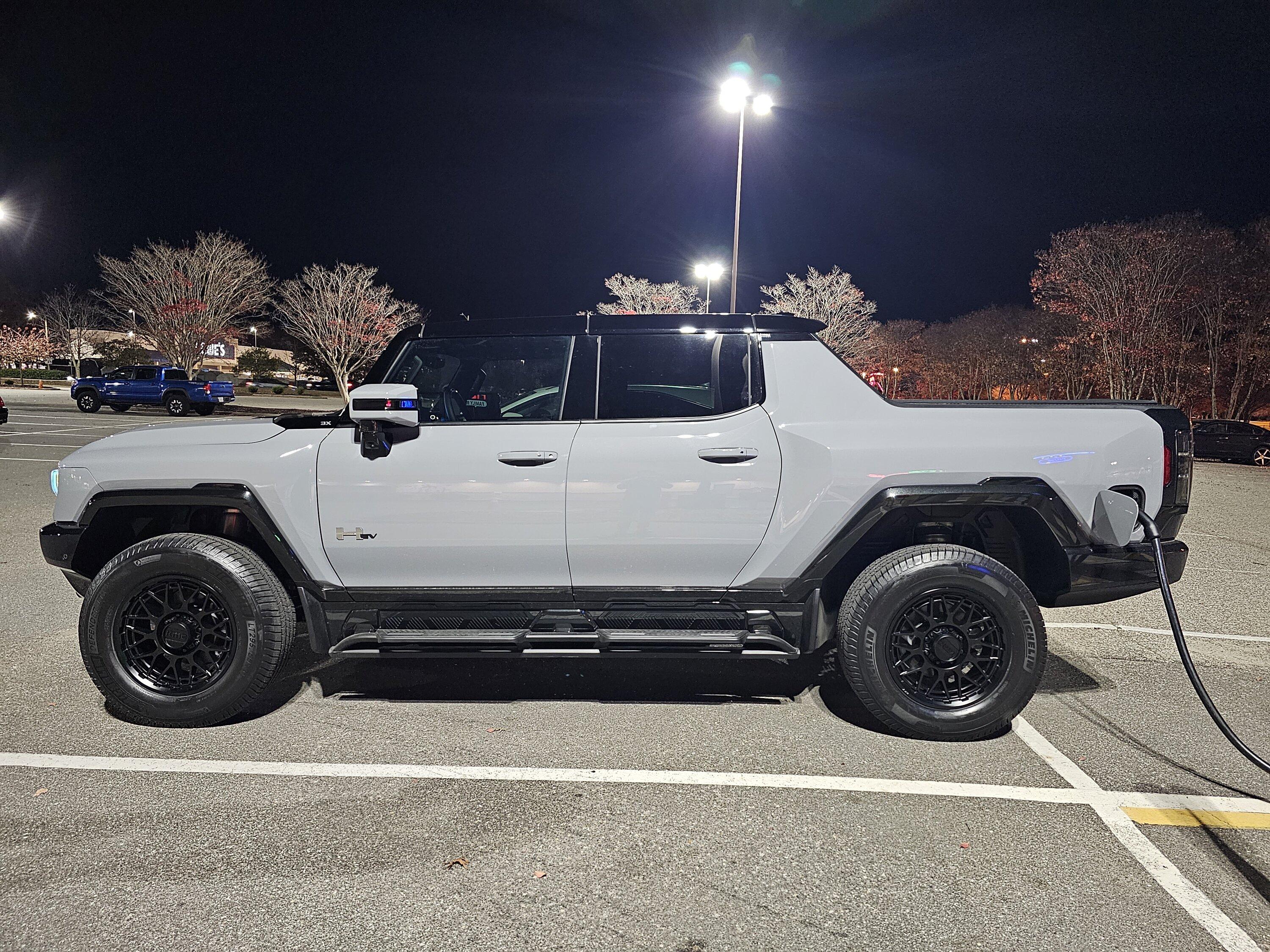 Rivian R1T R1S R1t replaced by Hummer EV 20231120_183632
