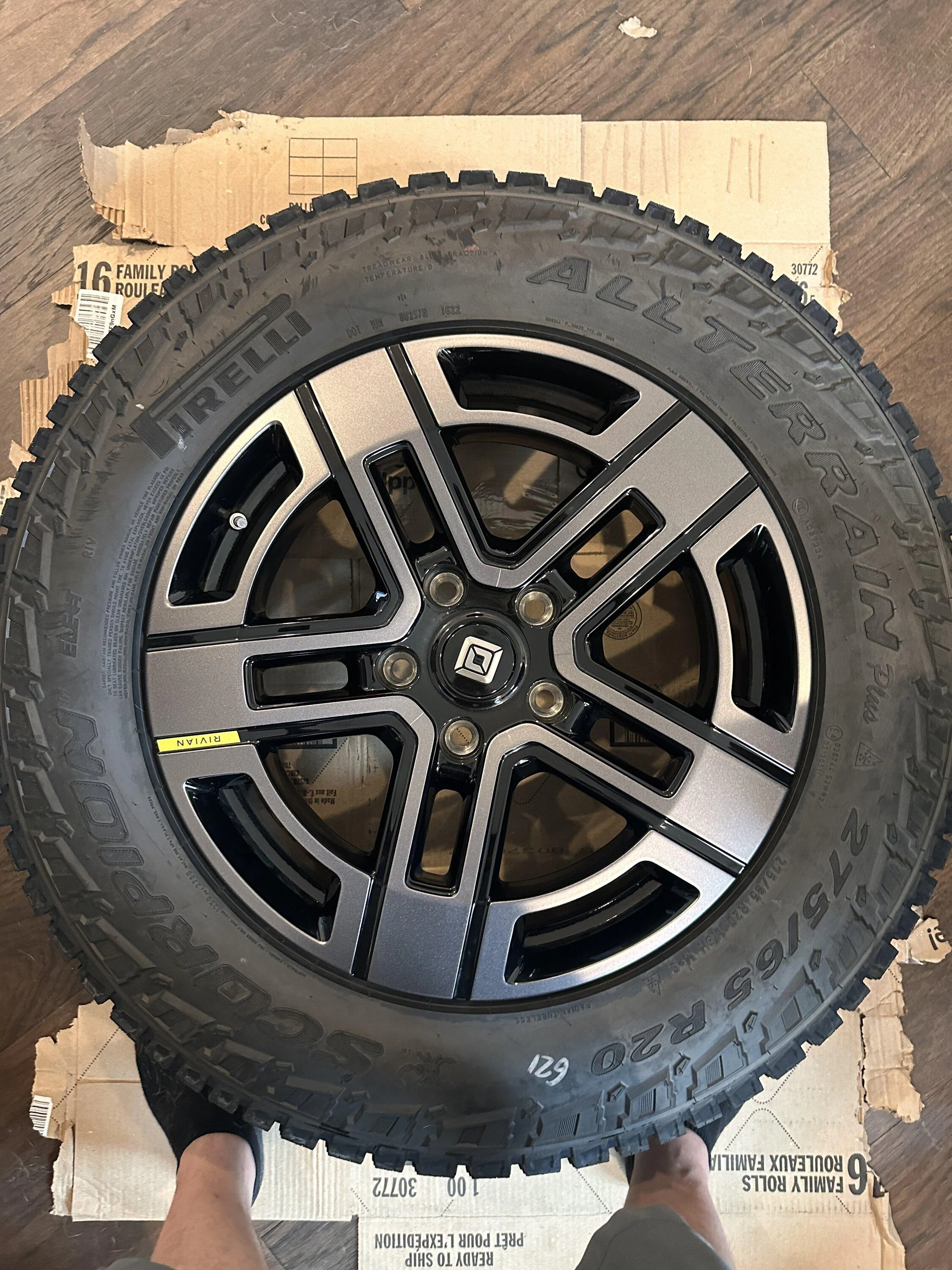 Rivian R1T R1S TWRAPS 22” Wheel Vinyl Install IMG_3594