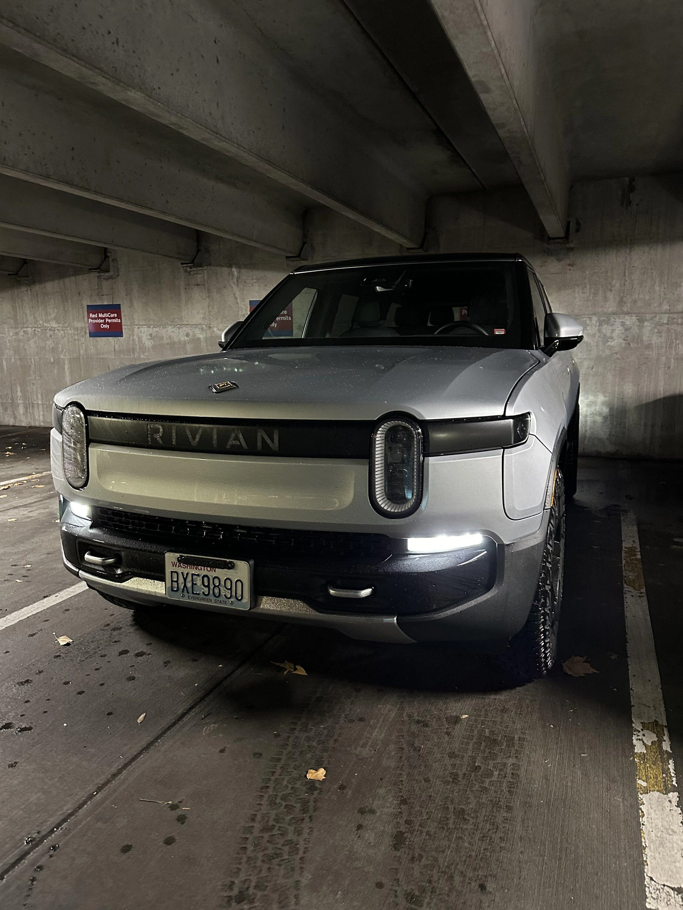 Rivian R1T R1S Please help - debating selling my R1S IMG_0854