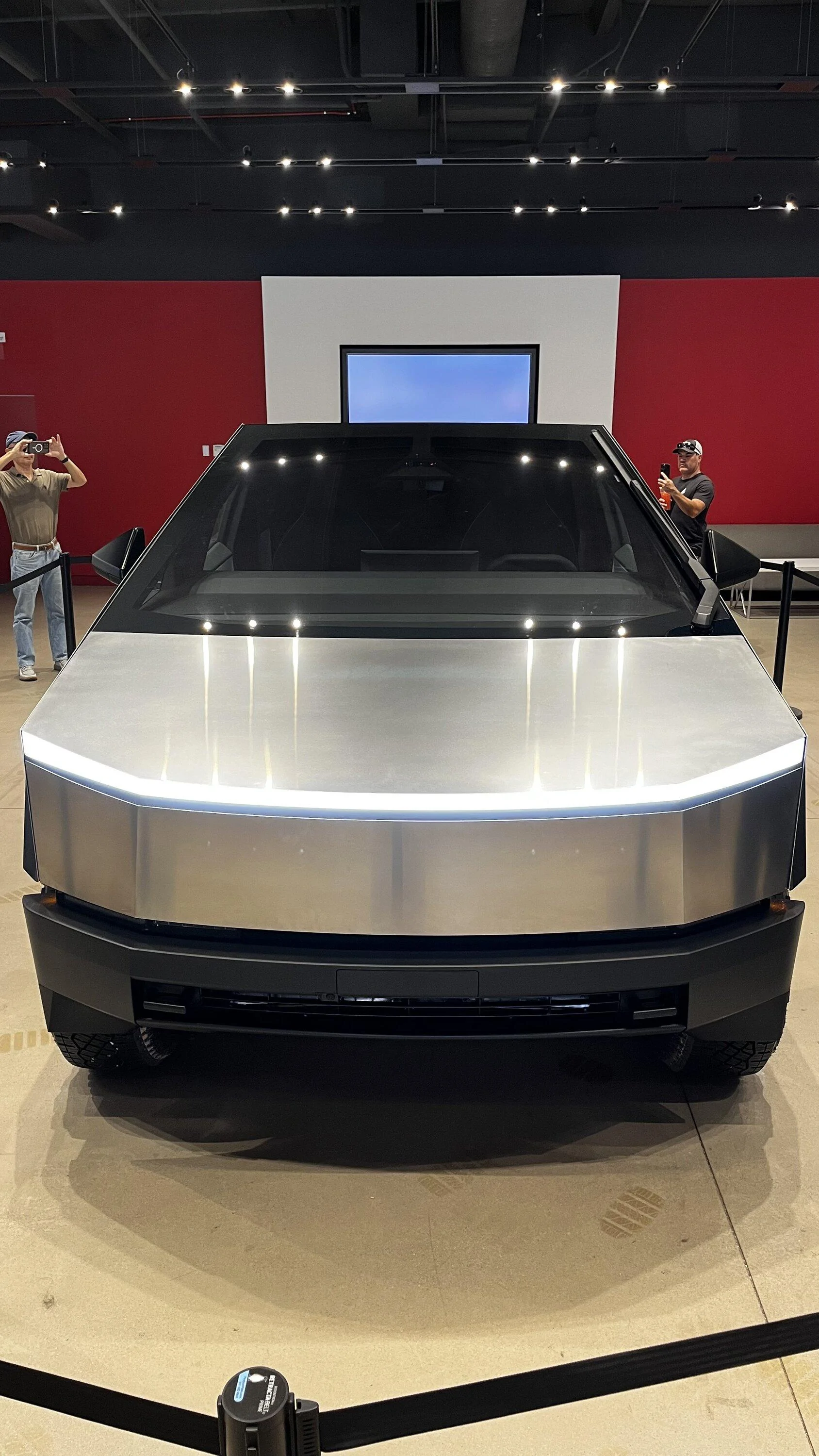 Rivian R1T R1S Saw CT in UTC Tesla Store IMG_1955